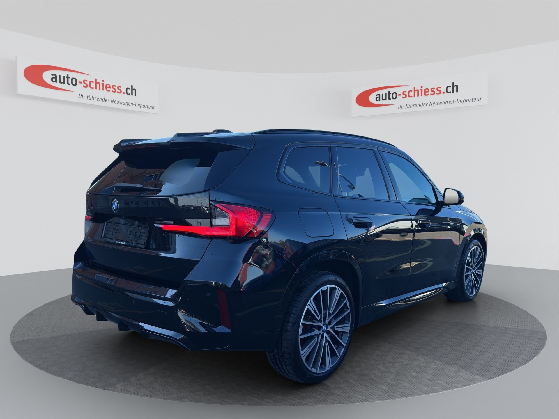 BMW X1 xDrive 23d M Sport Pro Shadow Line-image-3