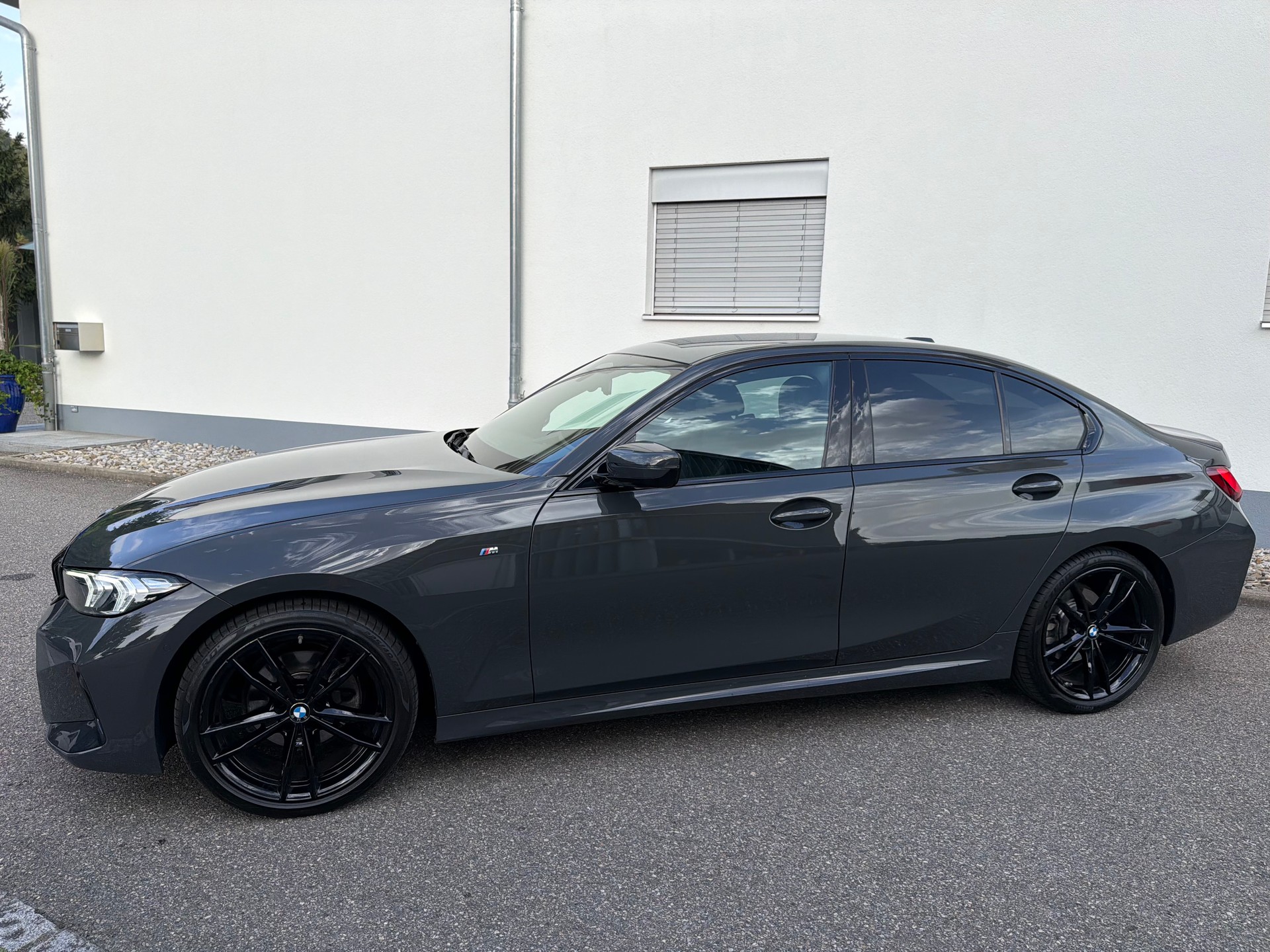 BMW 320d xDrive 48V Steptronic M Sport-image-11