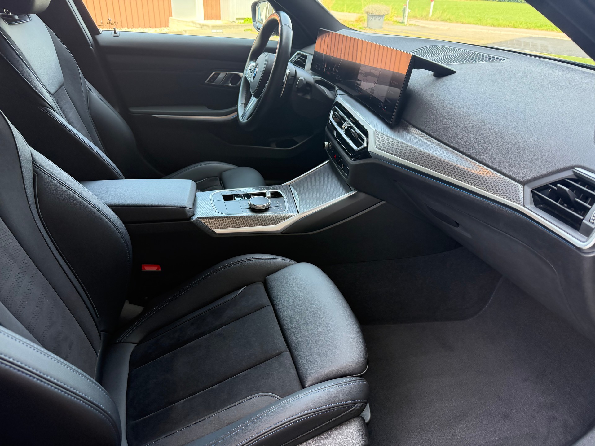 BMW 320d xDrive 48V Steptronic M Sport-image-15