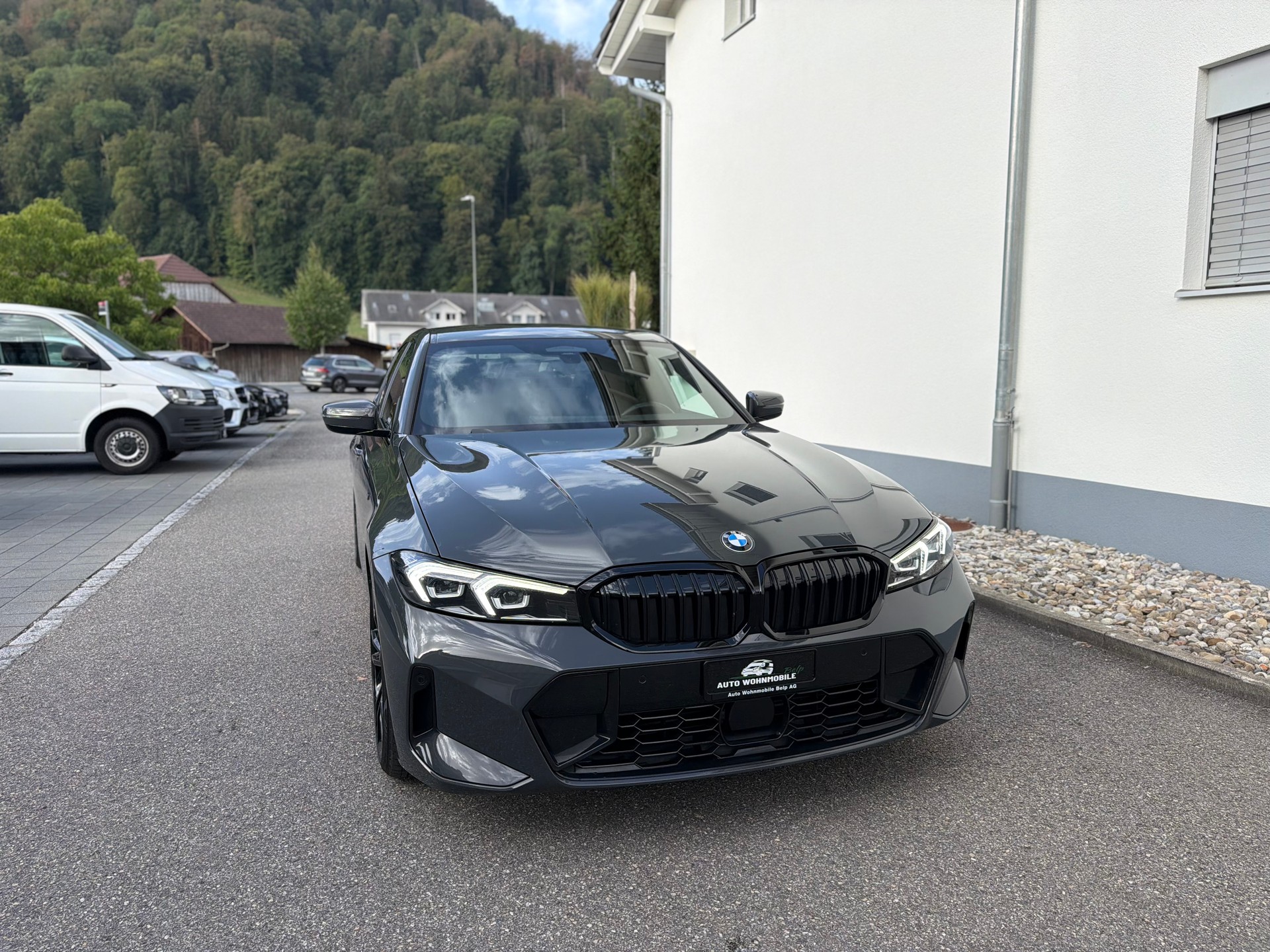 BMW 320d xDrive 48V Steptronic M Sport-image-0