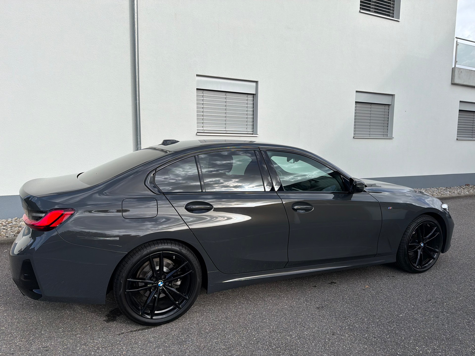 BMW 320d xDrive 48V Steptronic M Sport-image-5