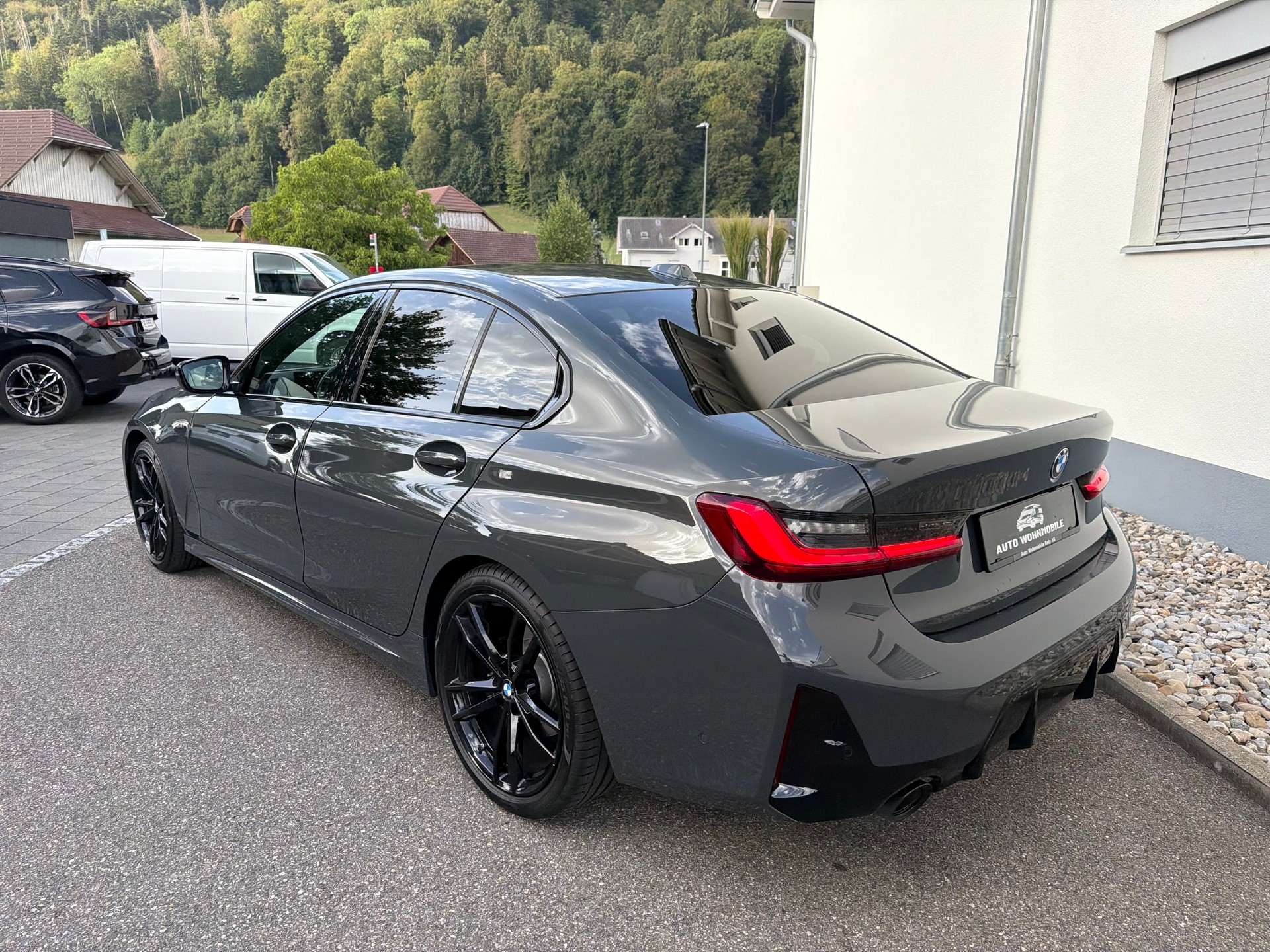BMW 320d xDrive 48V Steptronic M Sport-image-13