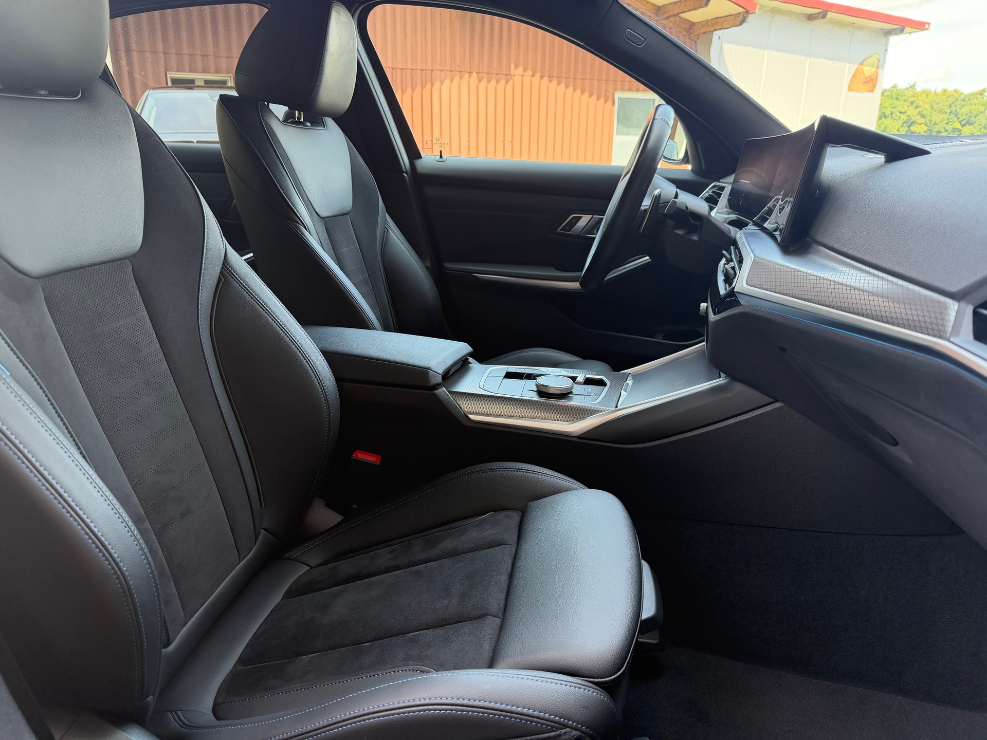 BMW 320d xDrive 48V Steptronic M Sport-image-16