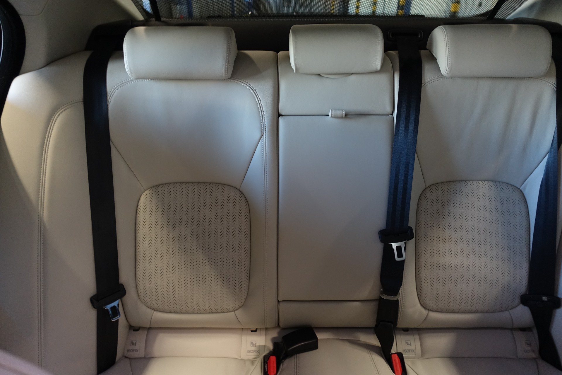 JAGUAR XE 25t 2.0 Portfolio Automatic-image-13