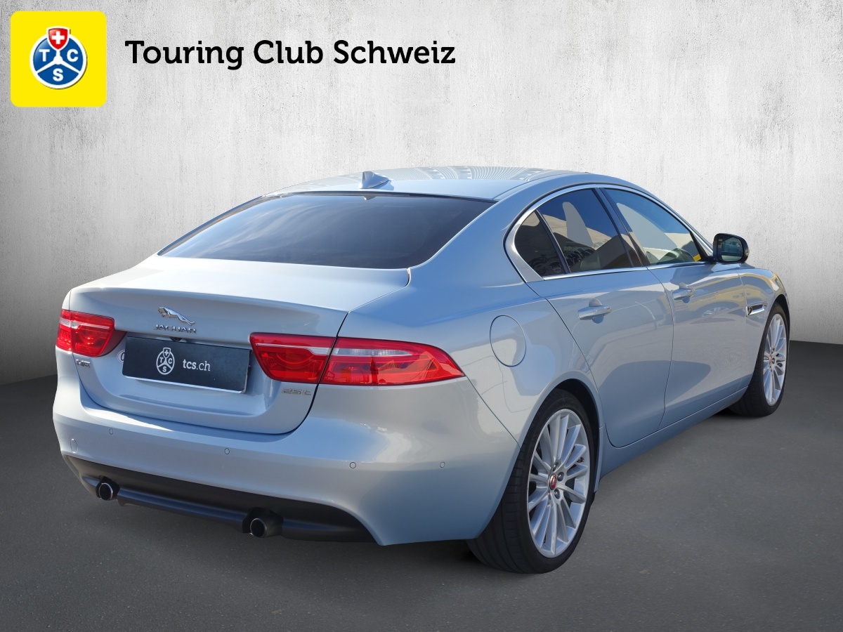JAGUAR XE 25t 2.0 Portfolio Automatic-image-4