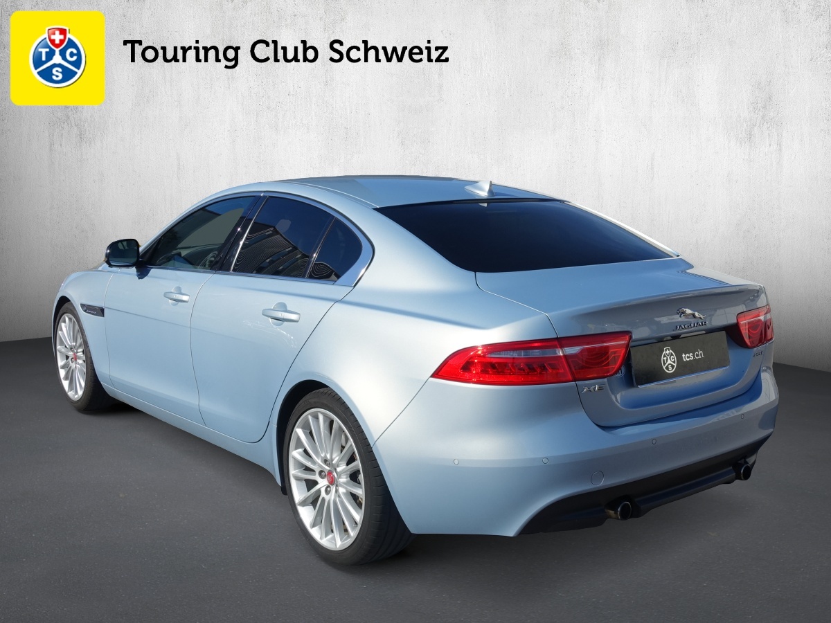 JAGUAR XE 25t 2.0 Portfolio Automatic-image-2