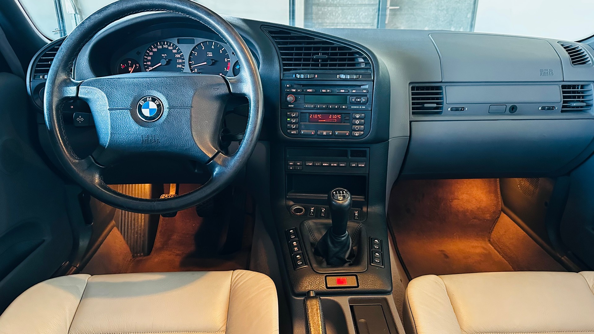 BMW 320i Cabrio "HANDSCHALTUNG"-image-12