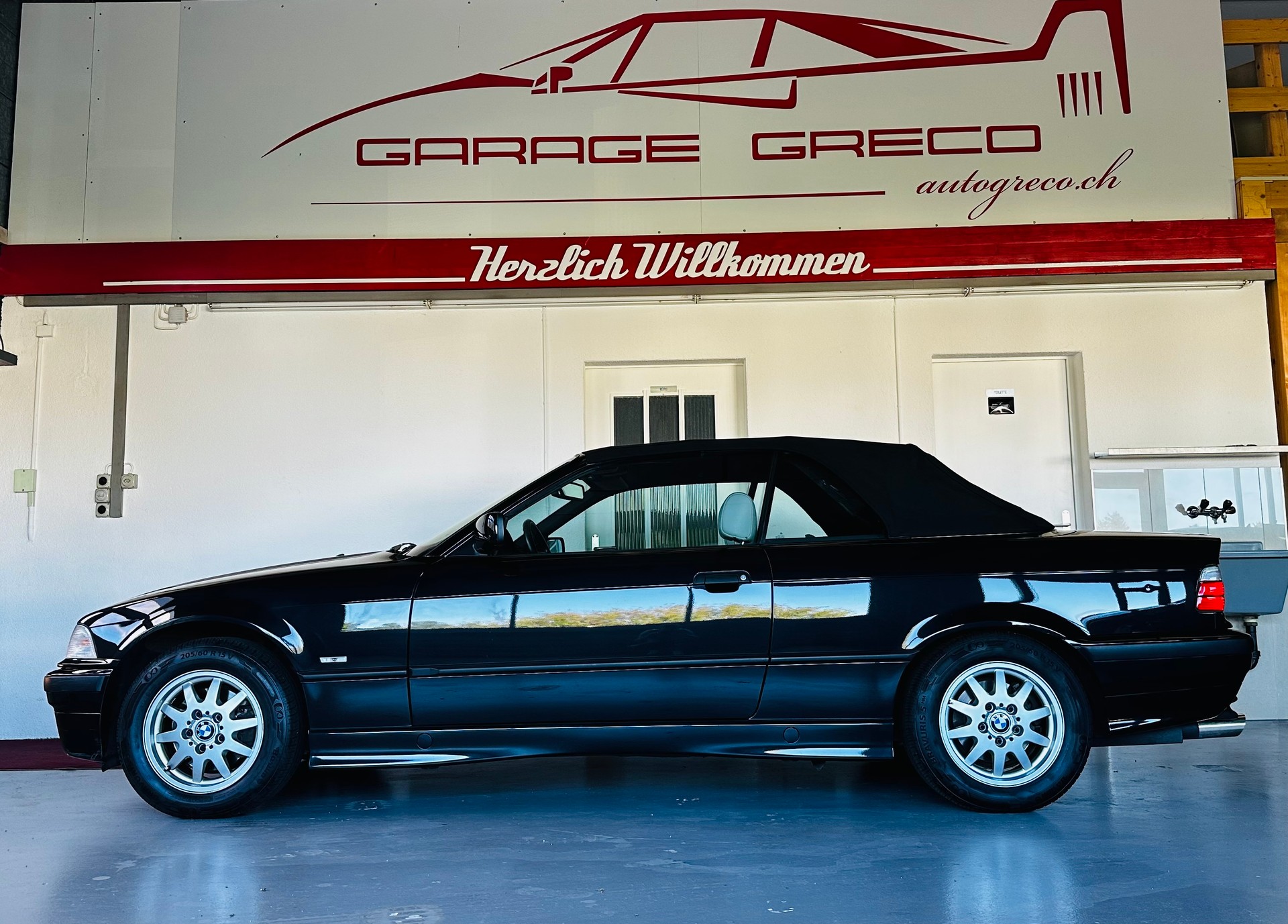 BMW 320i Cabrio "HANDSCHALTUNG"-image-0