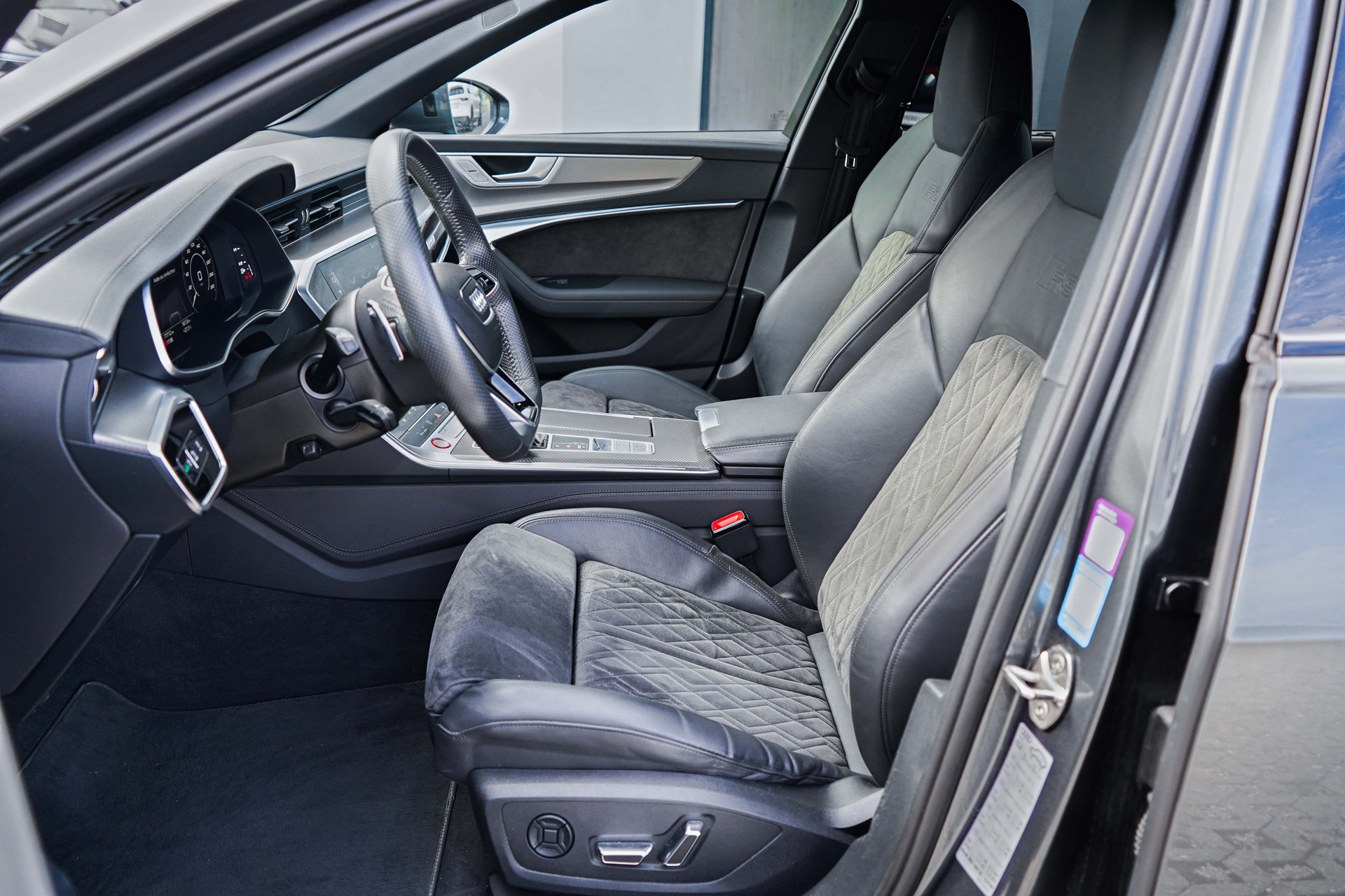 AUDI RS6 Avant 4.0 TFSI V8 quattro-image-8