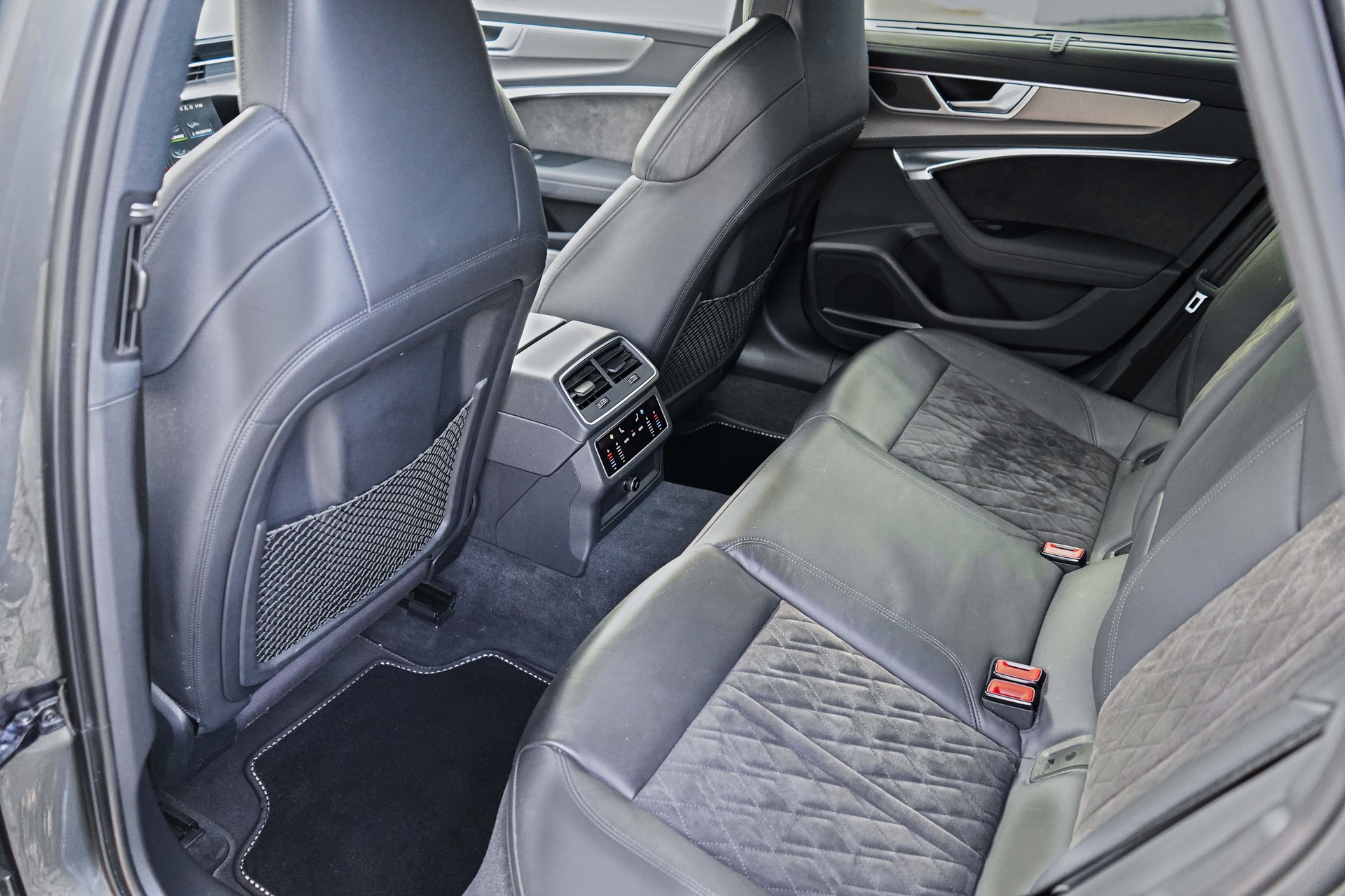 AUDI RS6 Avant 4.0 TFSI V8 quattro-image-12