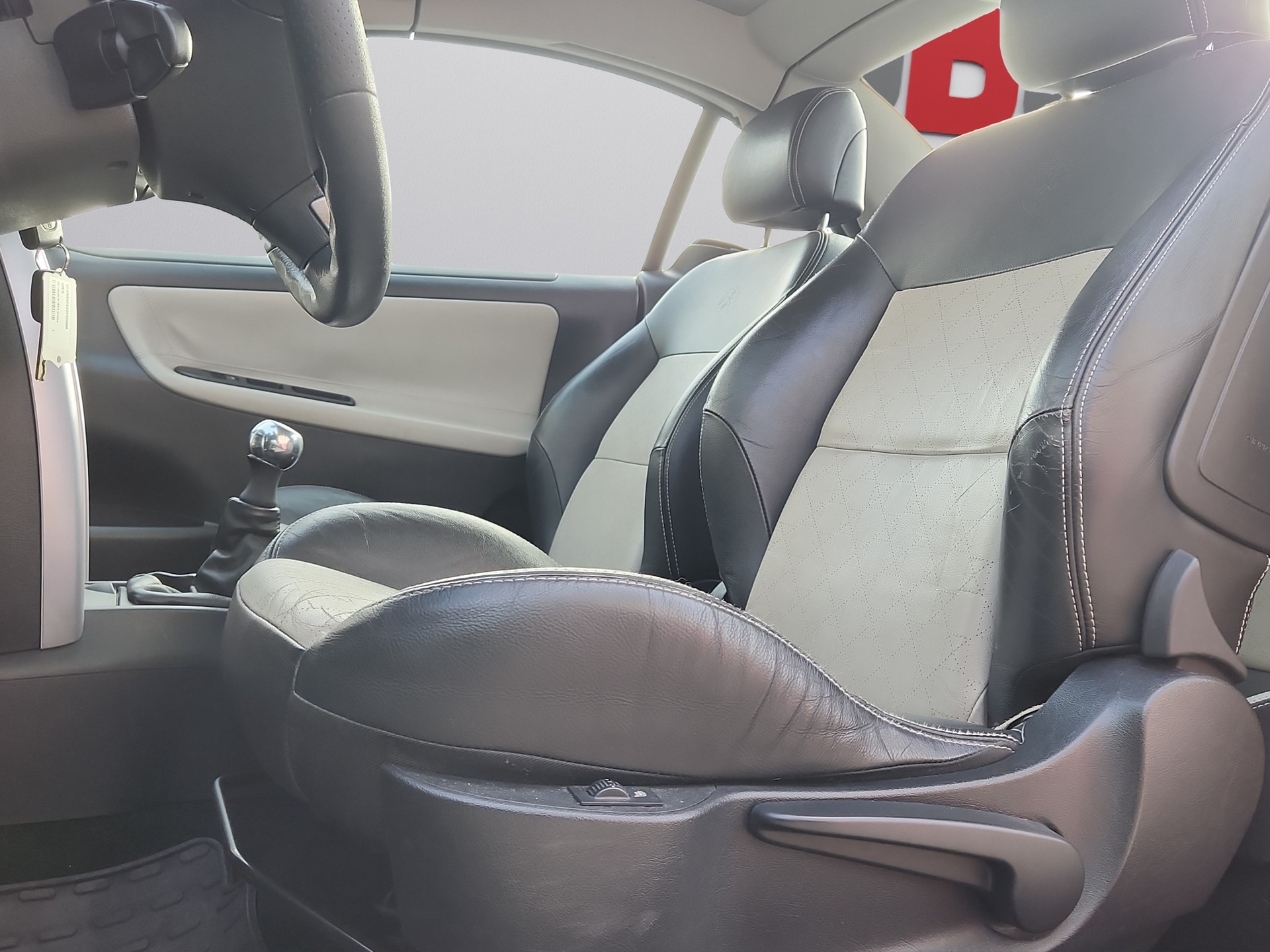 PEUGEOT 207 CC 1.6 16V Turbo Sport-image-9
