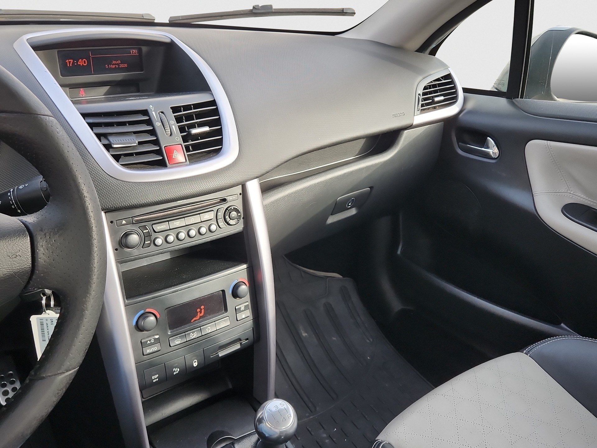 PEUGEOT 207 CC 1.6 16V Turbo Sport-image-11