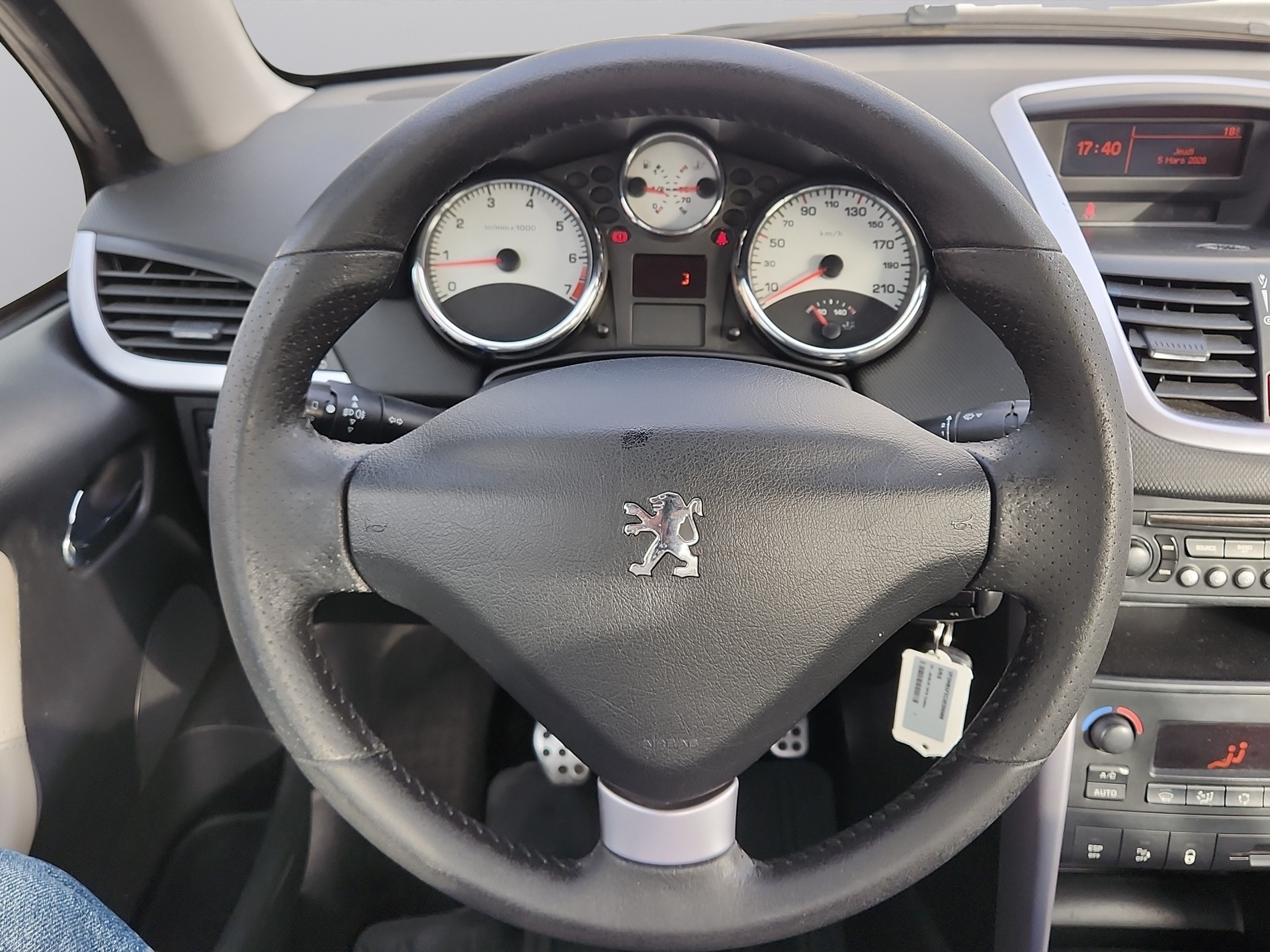 PEUGEOT 207 CC 1.6 16V Turbo Sport-image-12