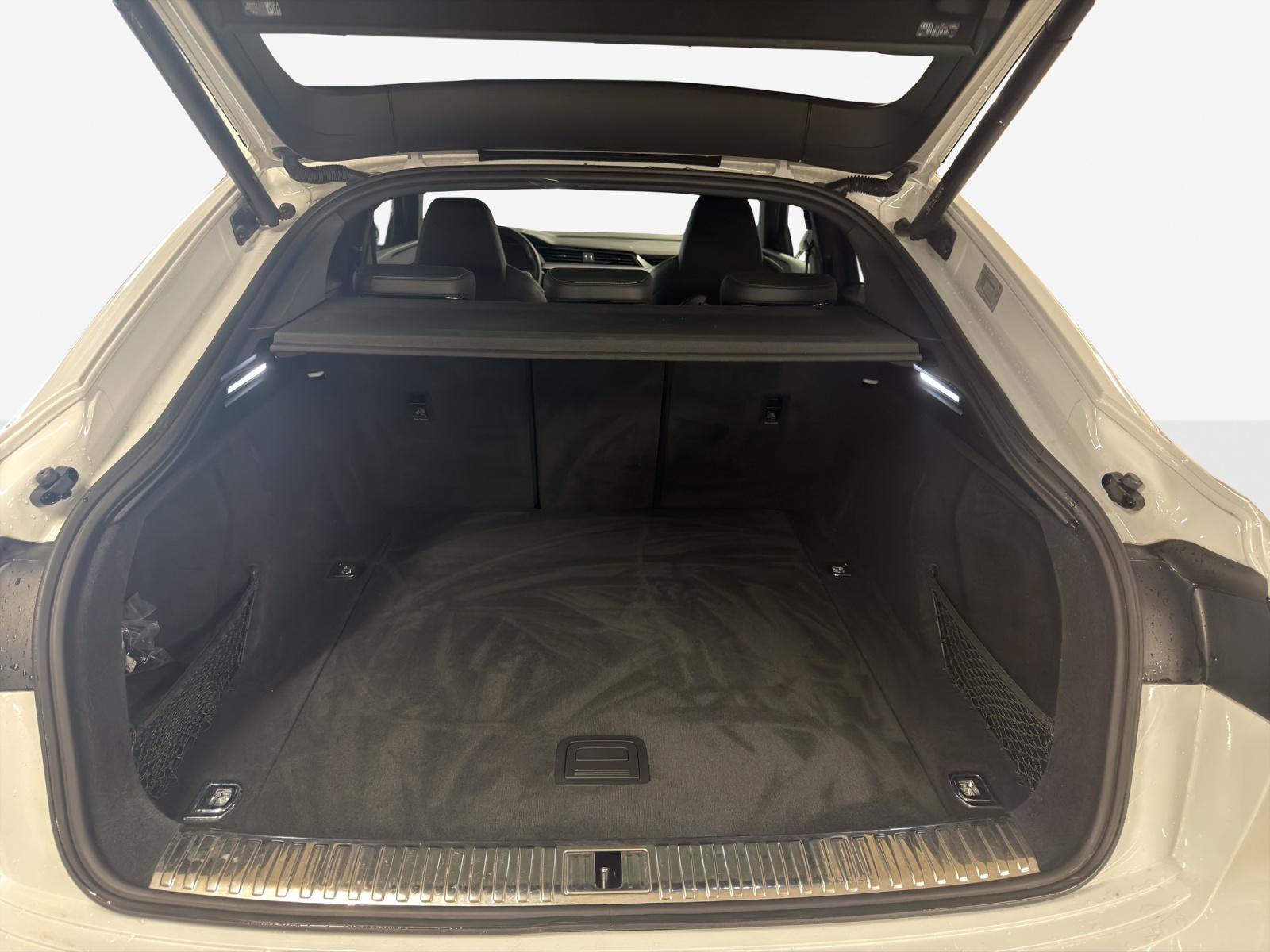 AUDI e-tron 55 Sportback S Line quattro-image-13