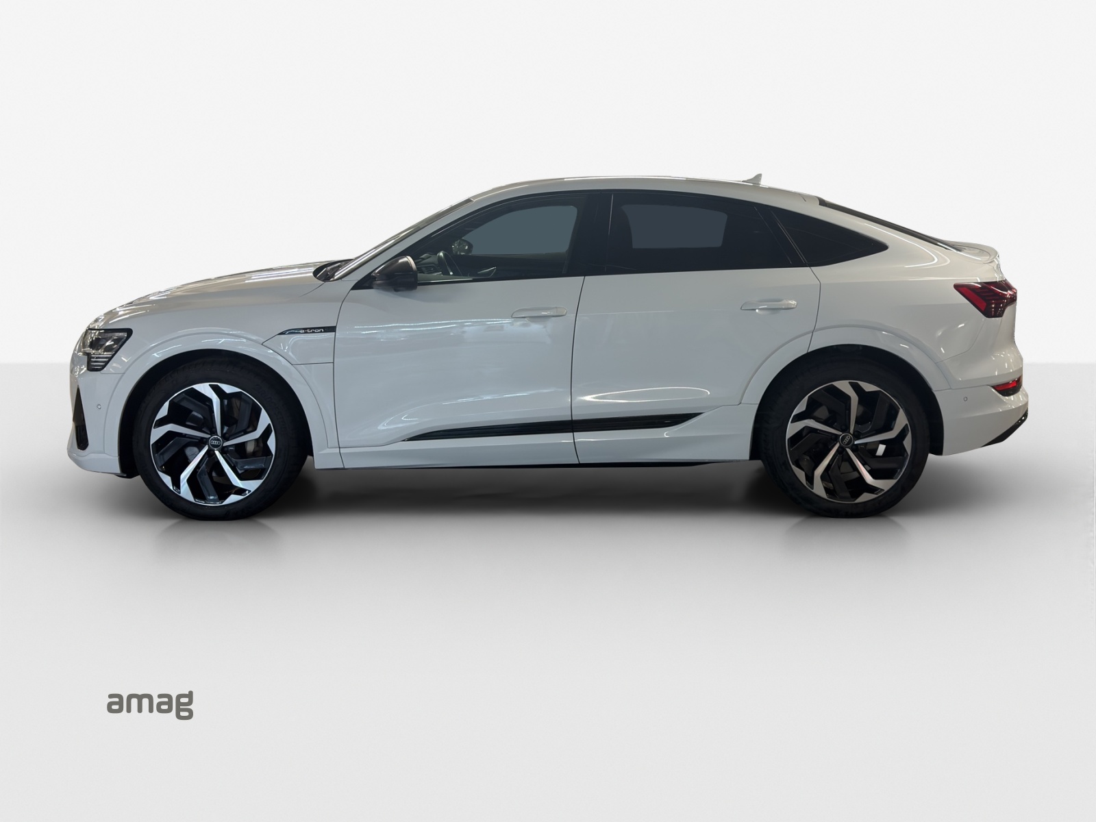 AUDI e-tron 55 Sportback S Line quattro-image-1