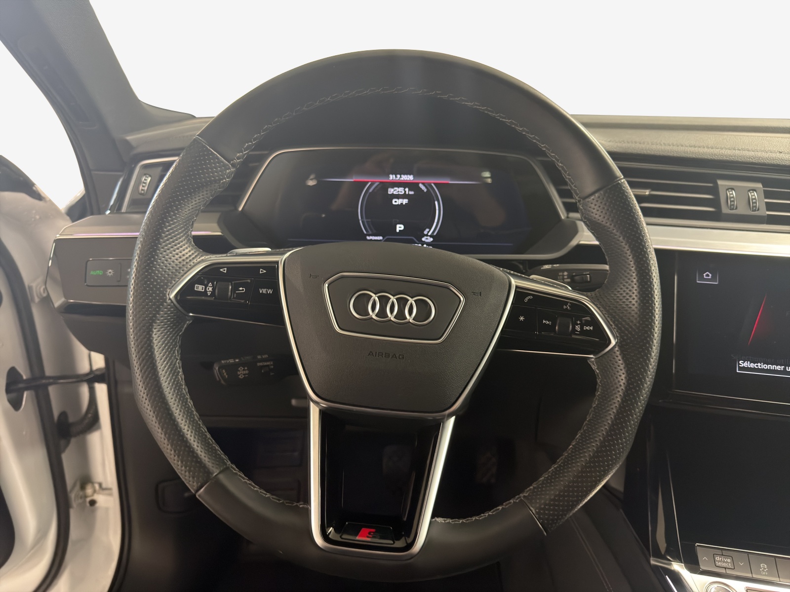 AUDI e-tron 55 Sportback S Line quattro-image-10