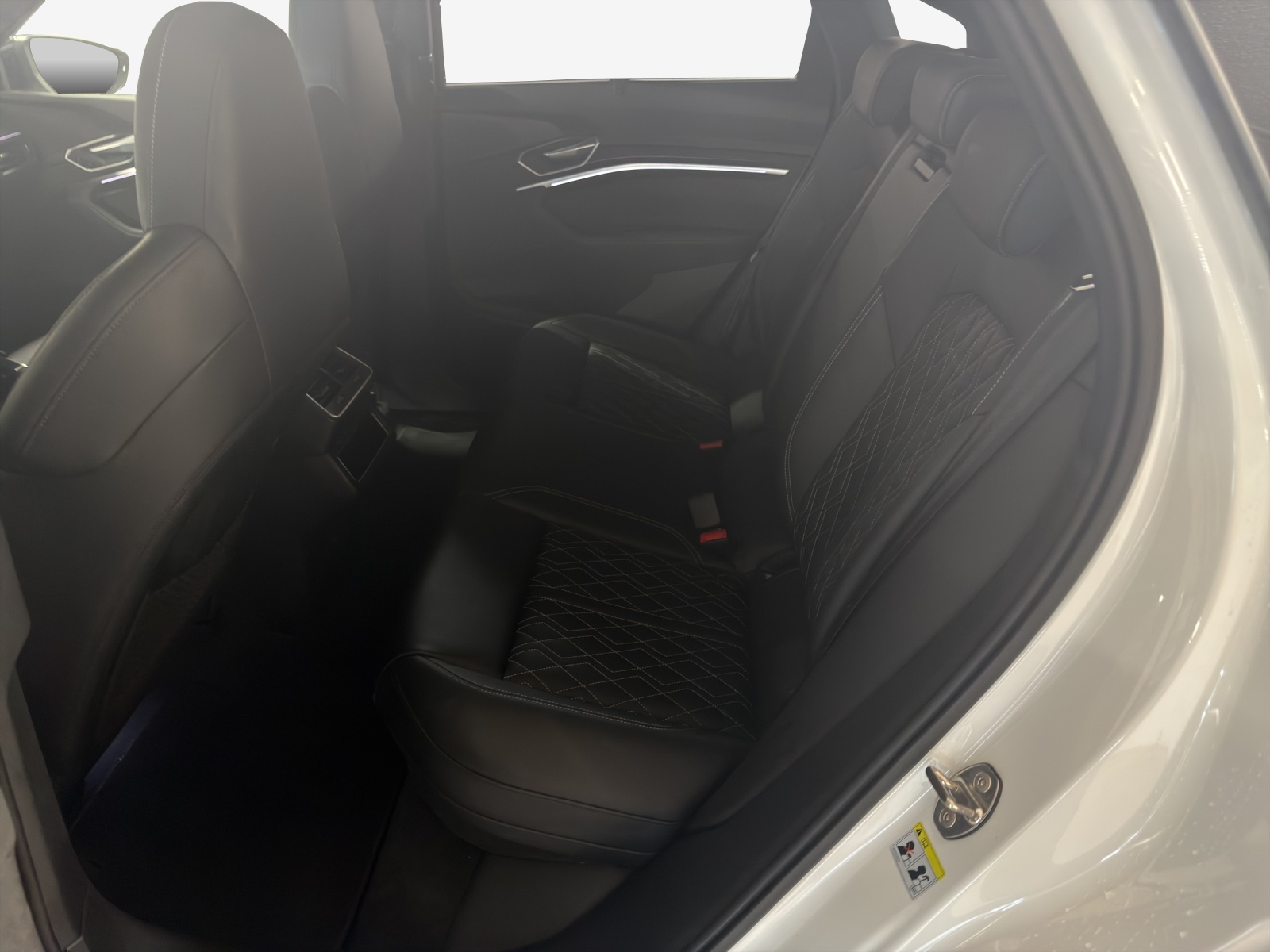 AUDI e-tron 55 Sportback S Line quattro-image-12