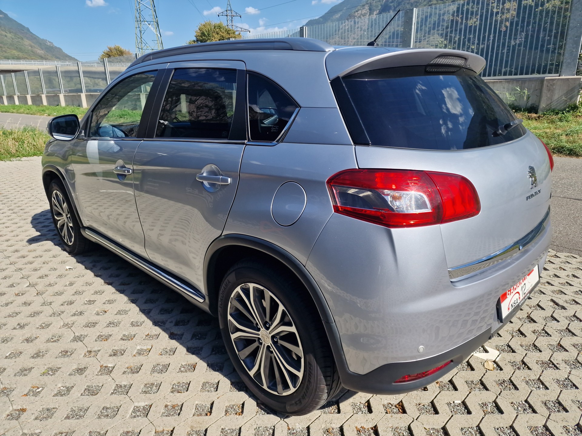 PEUGEOT 4008 1.8 HDi Allure 4WD-image-4