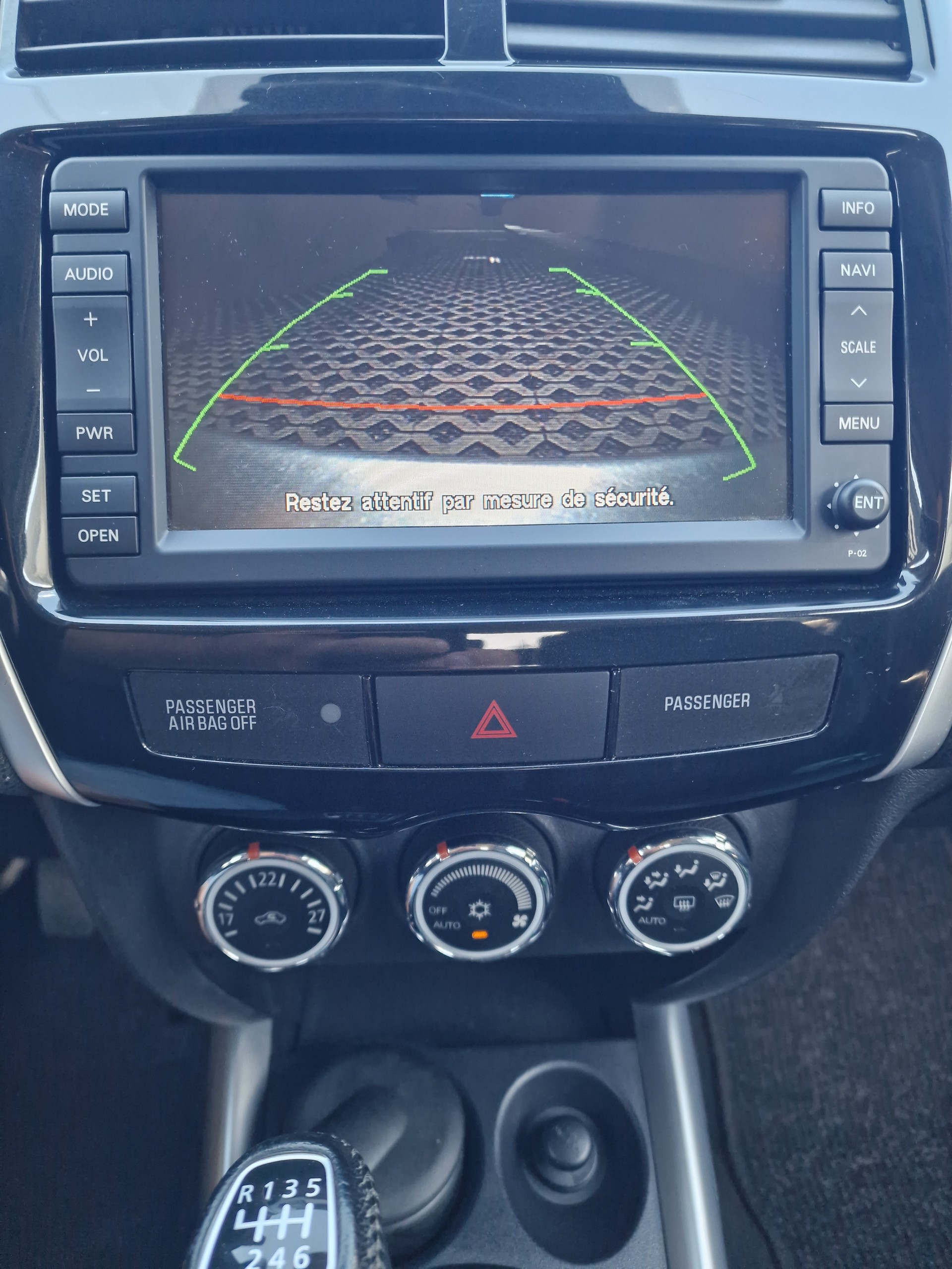 PEUGEOT 4008 1.8 HDi Allure 4WD-image-10