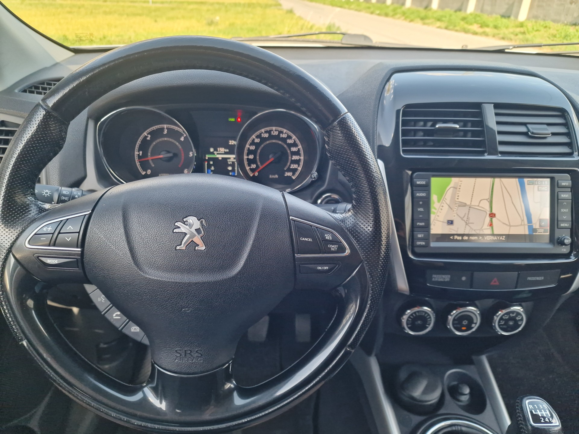 PEUGEOT 4008 1.8 HDi Allure 4WD-image-9