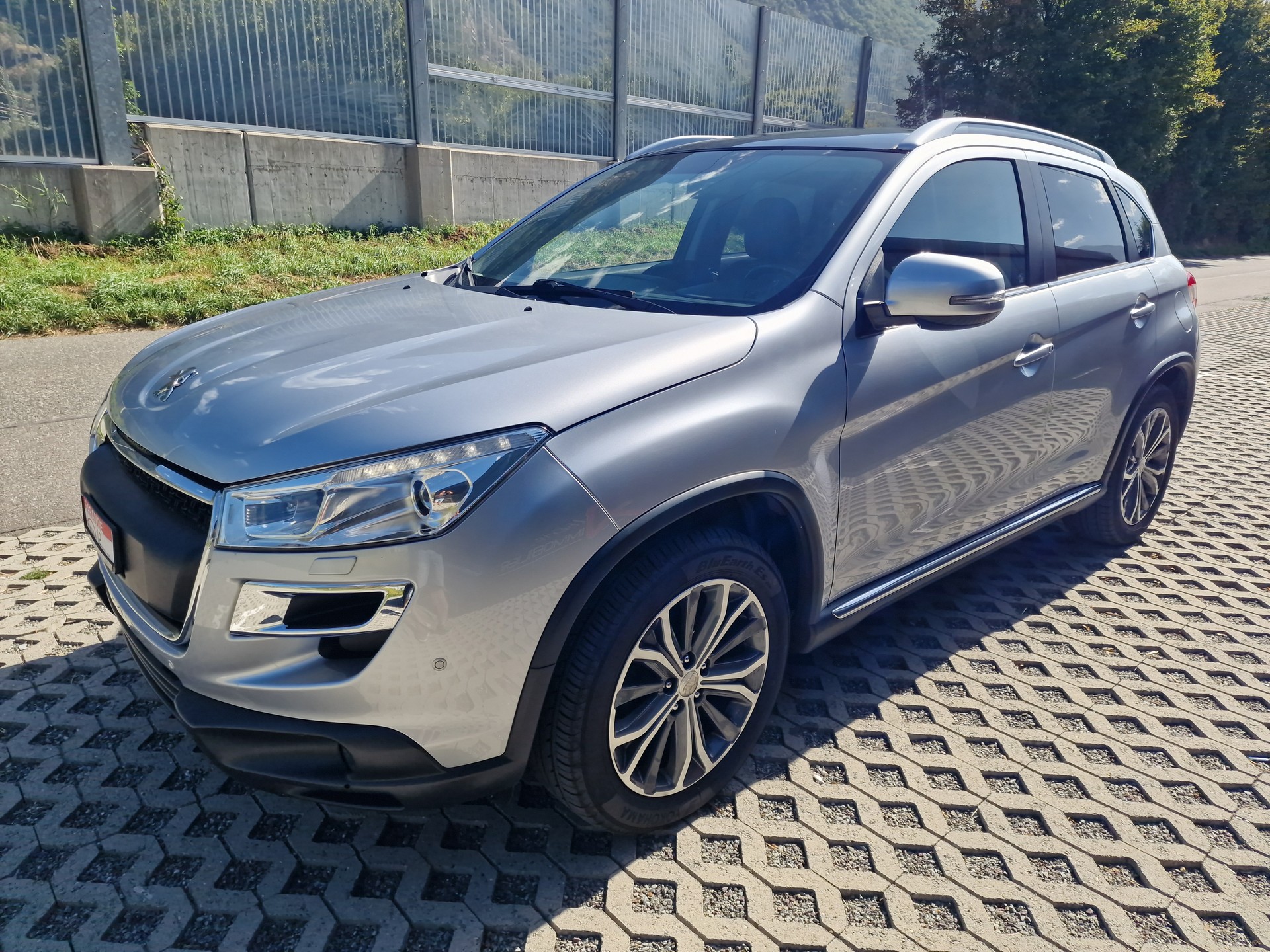 PEUGEOT 4008 1.8 HDi Allure 4WD-image-1