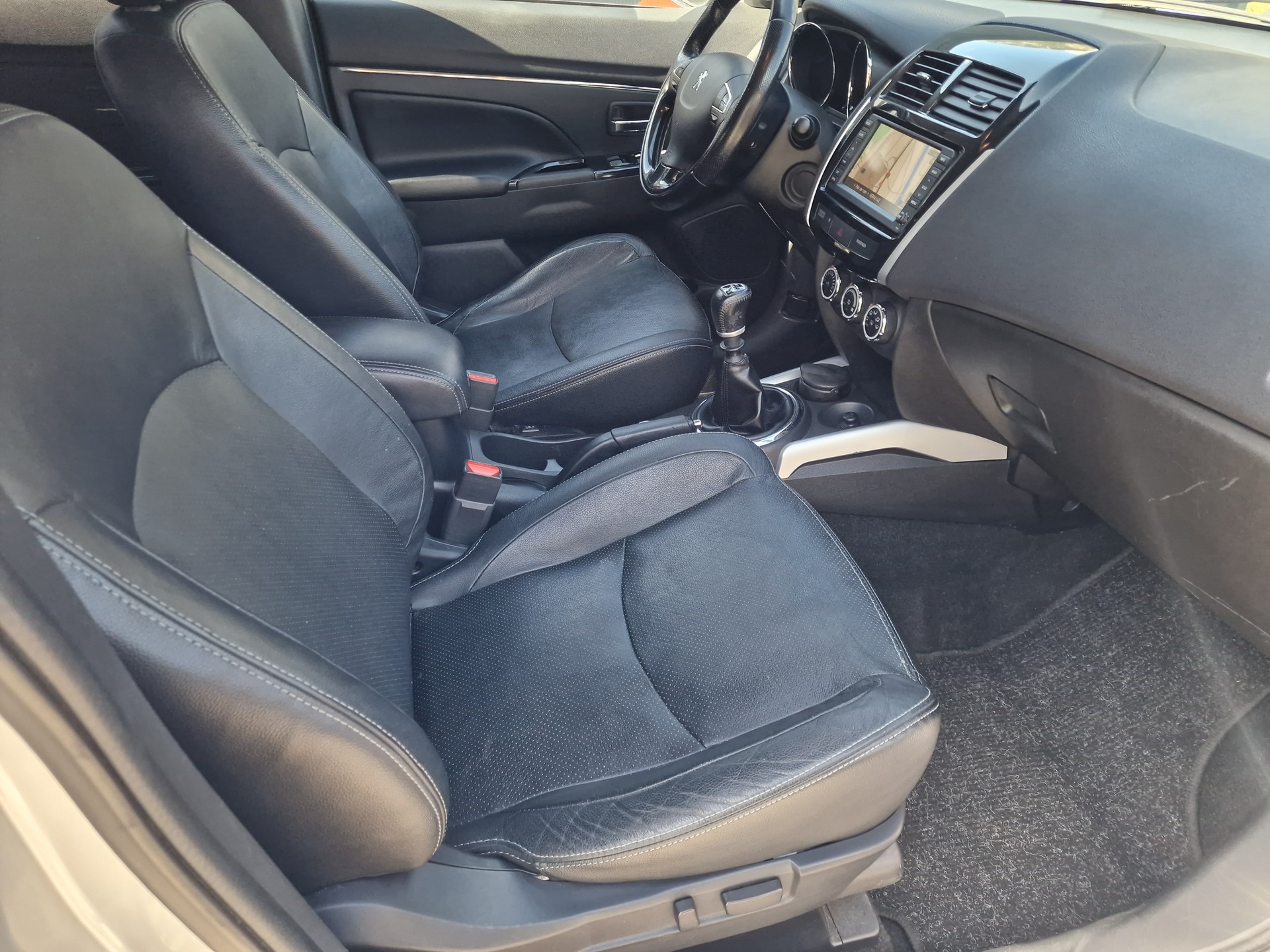 PEUGEOT 4008 1.8 HDi Allure 4WD-image-7