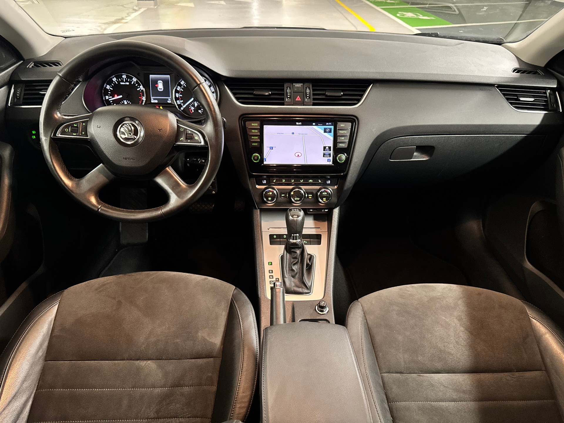 SKODA Octavia Combi 1.4 TSI Elegance DSG-image-11