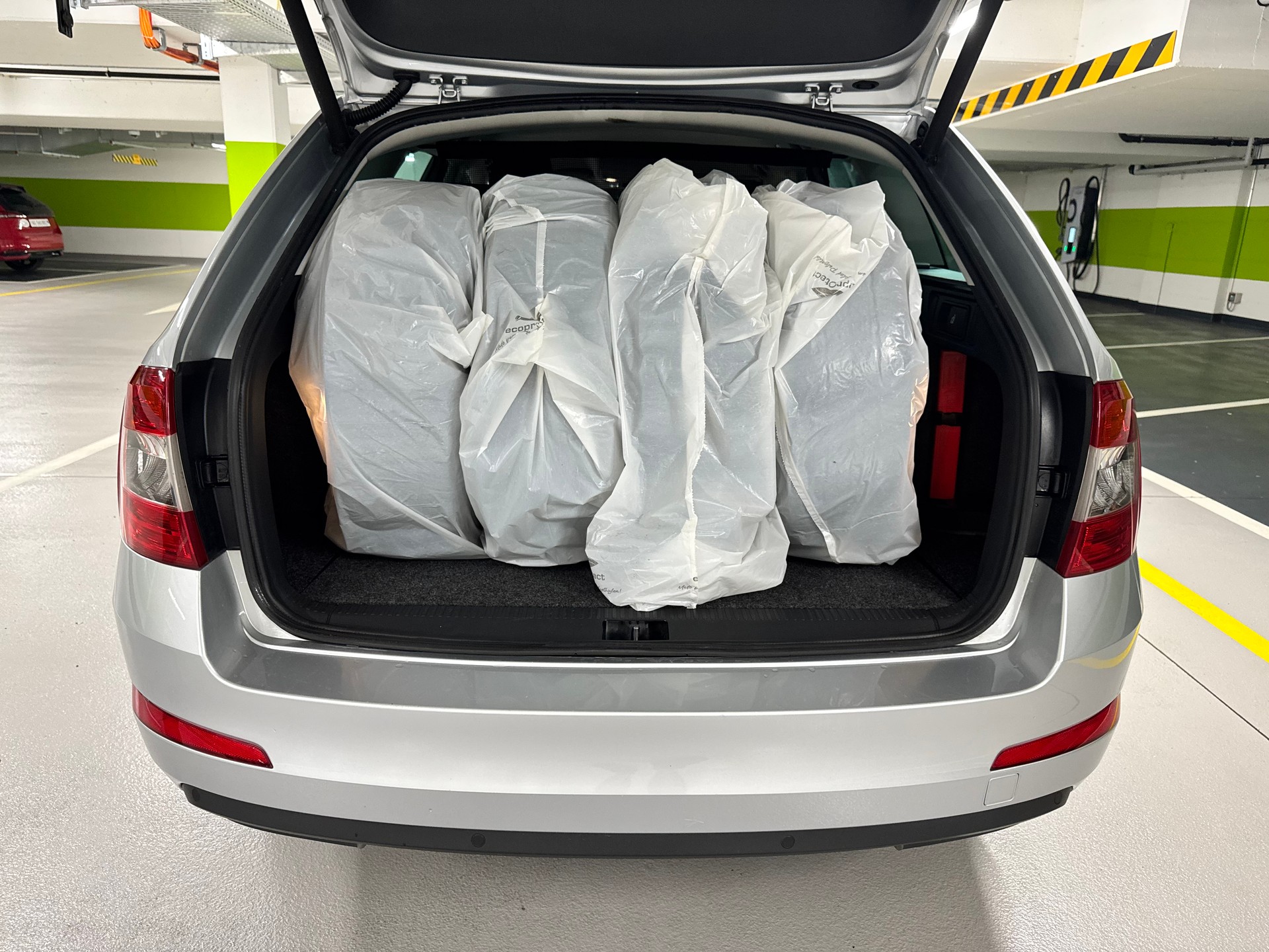 SKODA Octavia Combi 1.4 TSI Elegance DSG-image-8