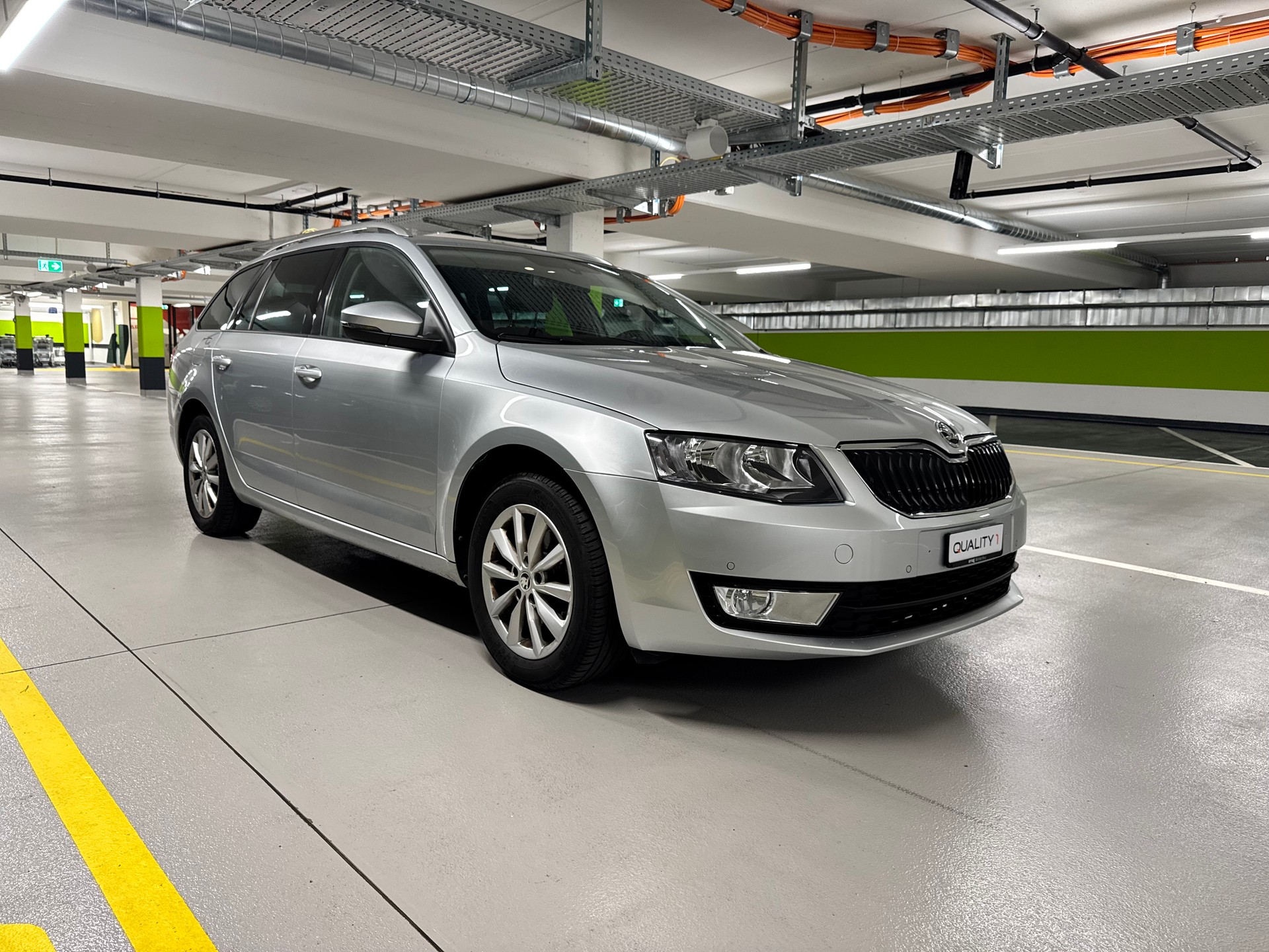 SKODA Octavia Combi 1.4 TSI Elegance DSG-image-2