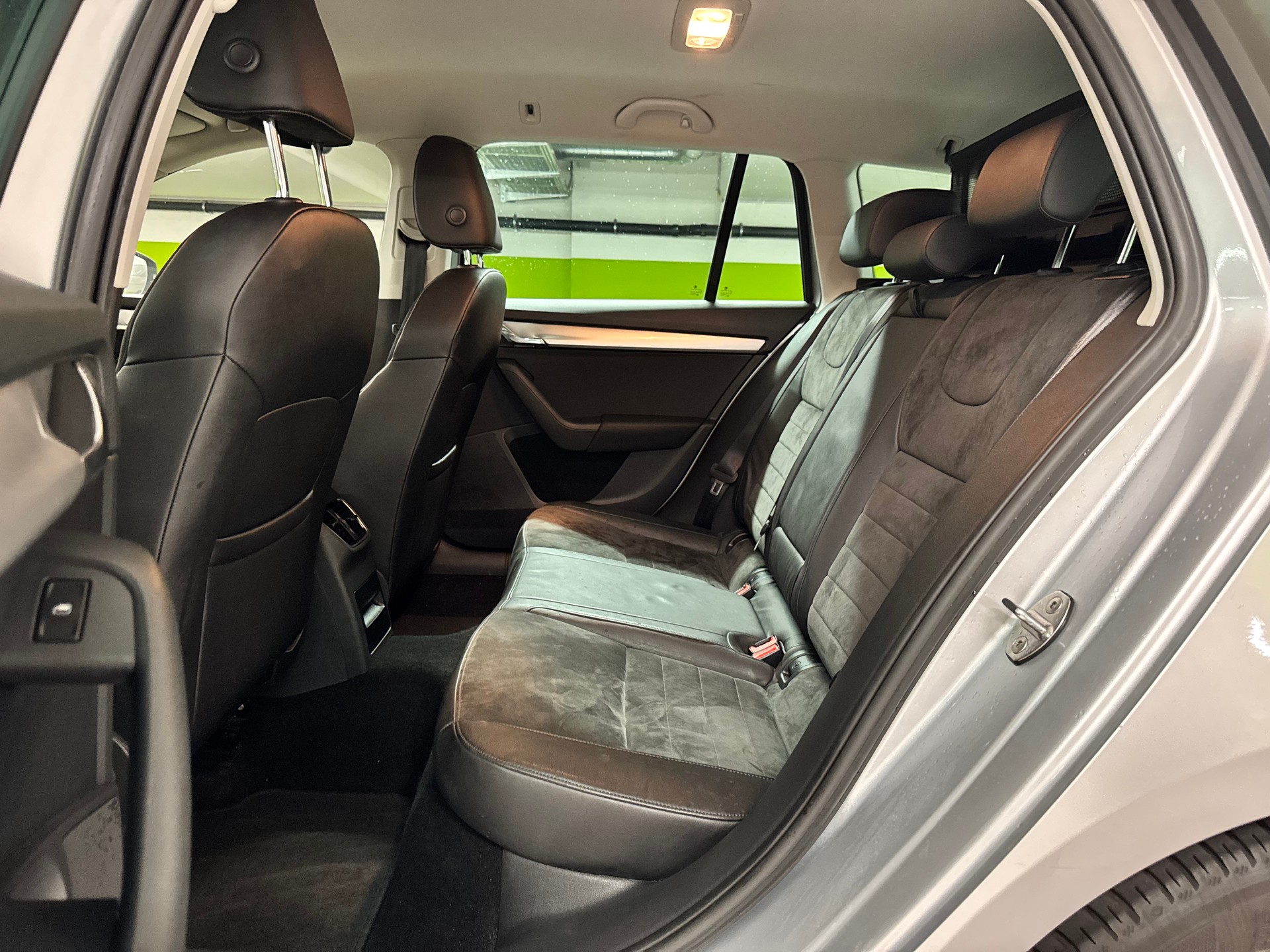 SKODA Octavia Combi 1.4 TSI Elegance DSG-image-9
