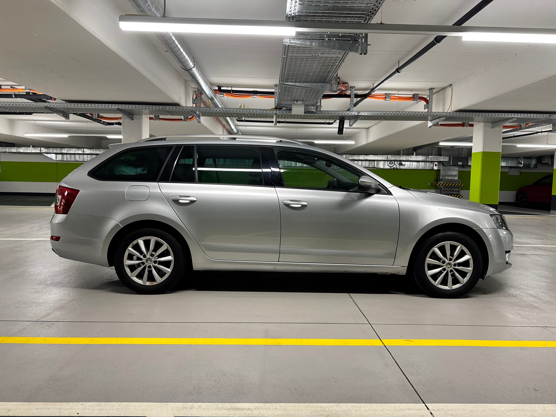 SKODA Octavia Combi 1.4 TSI Elegance DSG-image-3