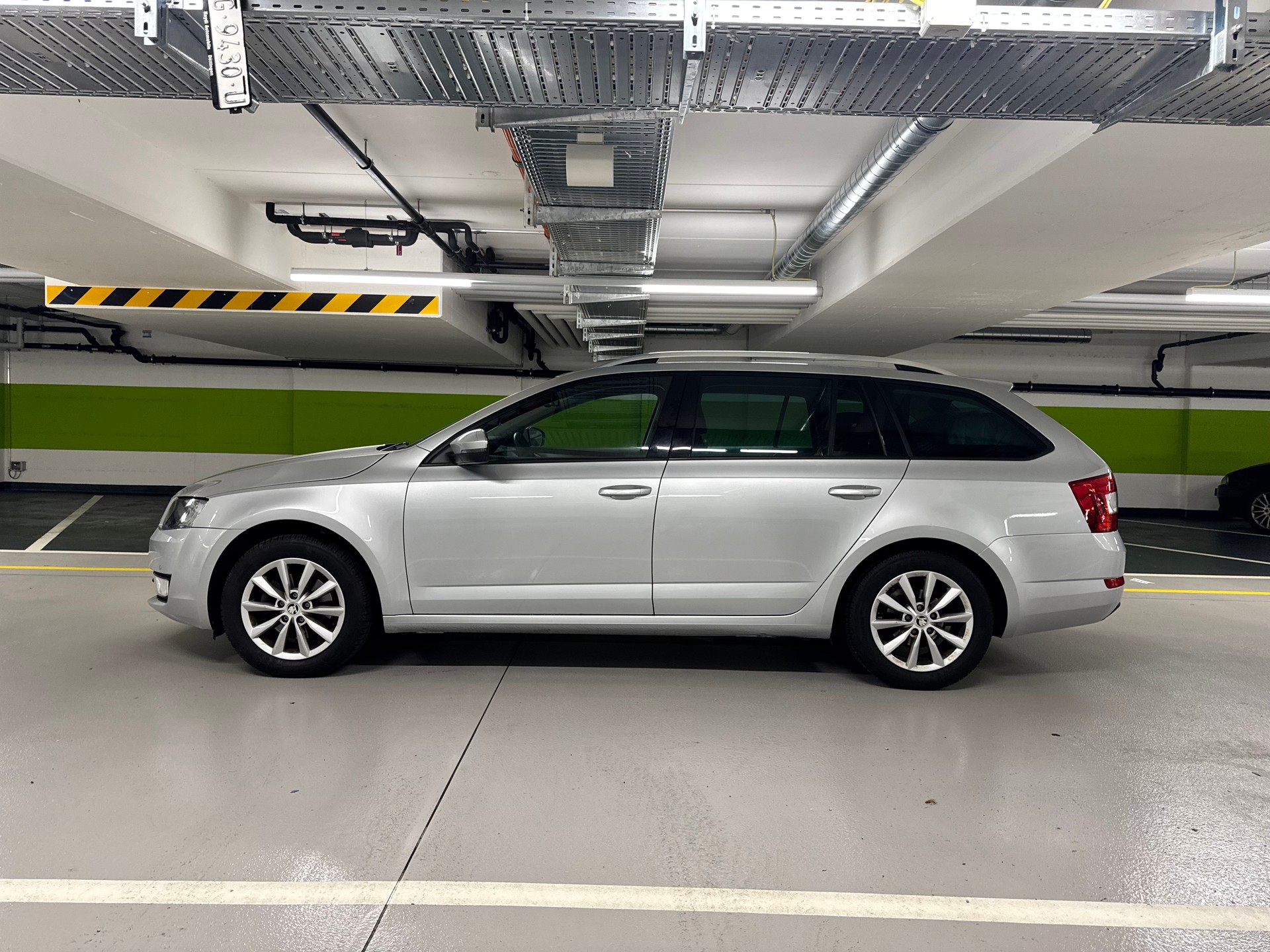 SKODA Octavia Combi 1.4 TSI Elegance DSG-image-7