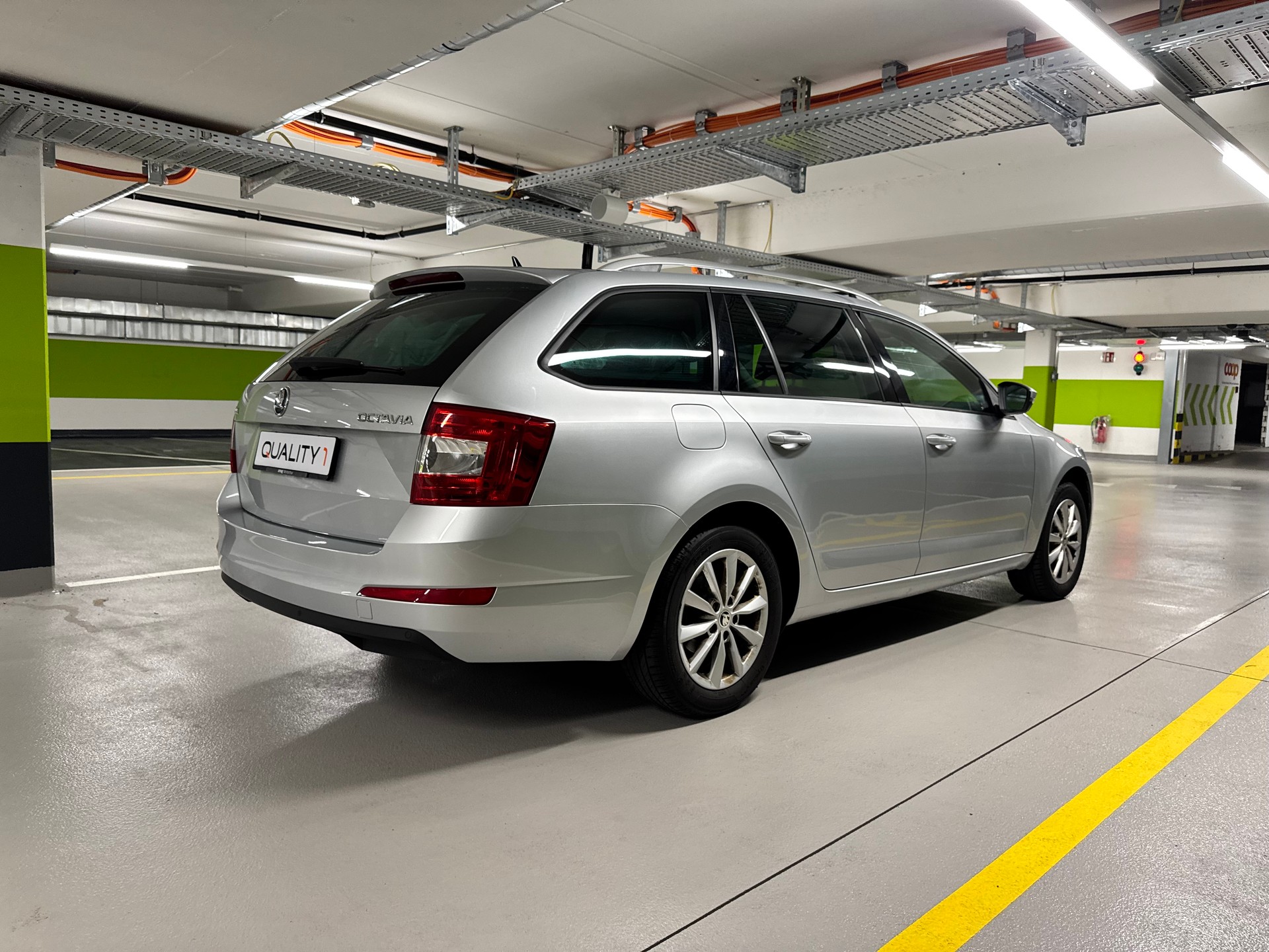SKODA Octavia Combi 1.4 TSI Elegance DSG-image-4