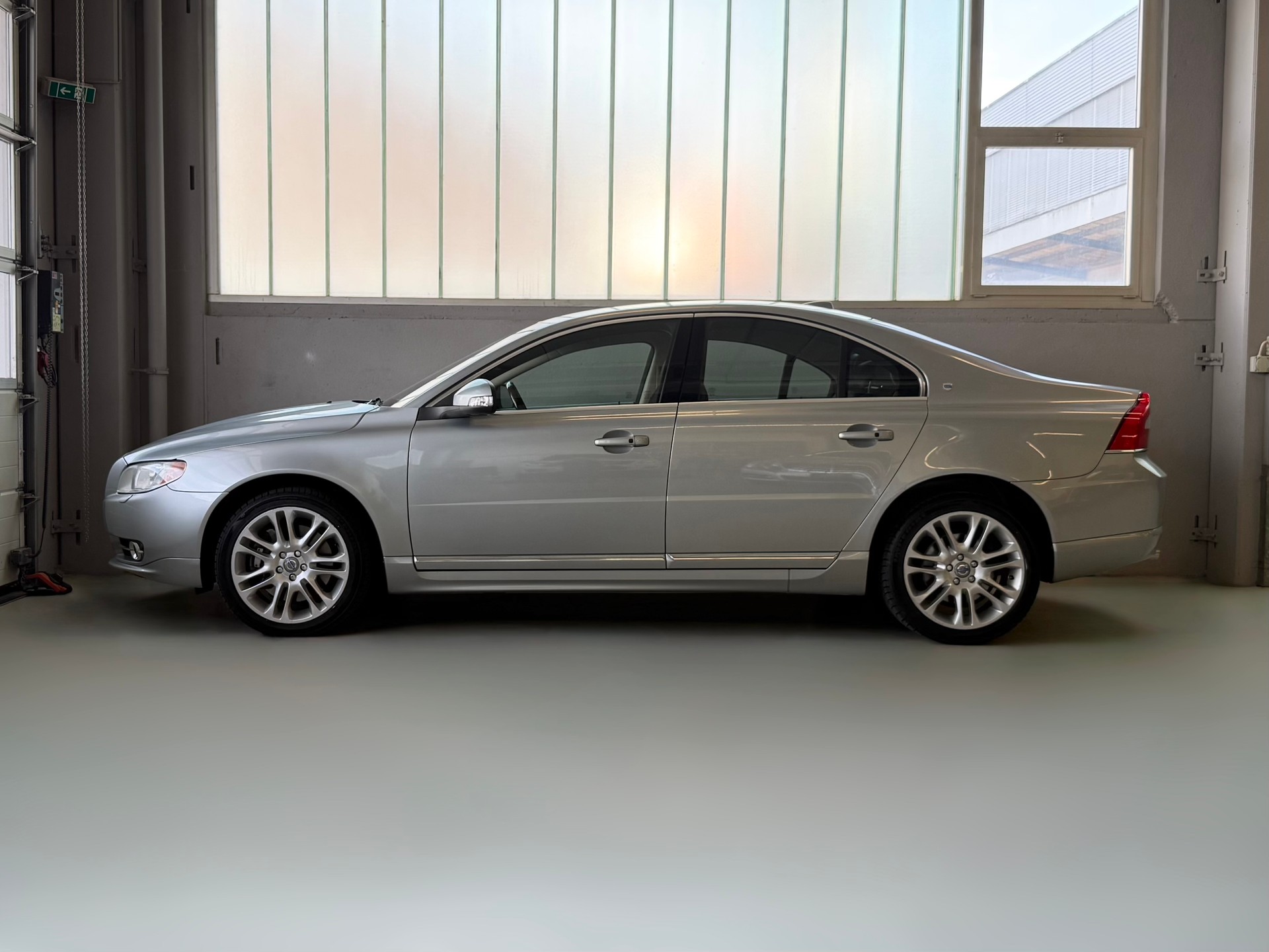 VOLVO S80 4.4 V8 AWD Executive Geartronic-image-4