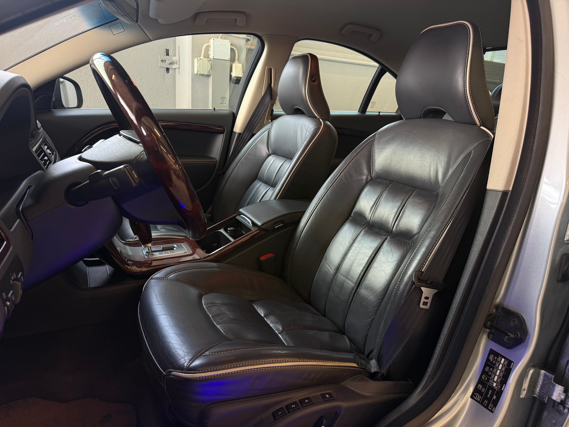 VOLVO S80 4.4 V8 AWD Executive Geartronic-image-11