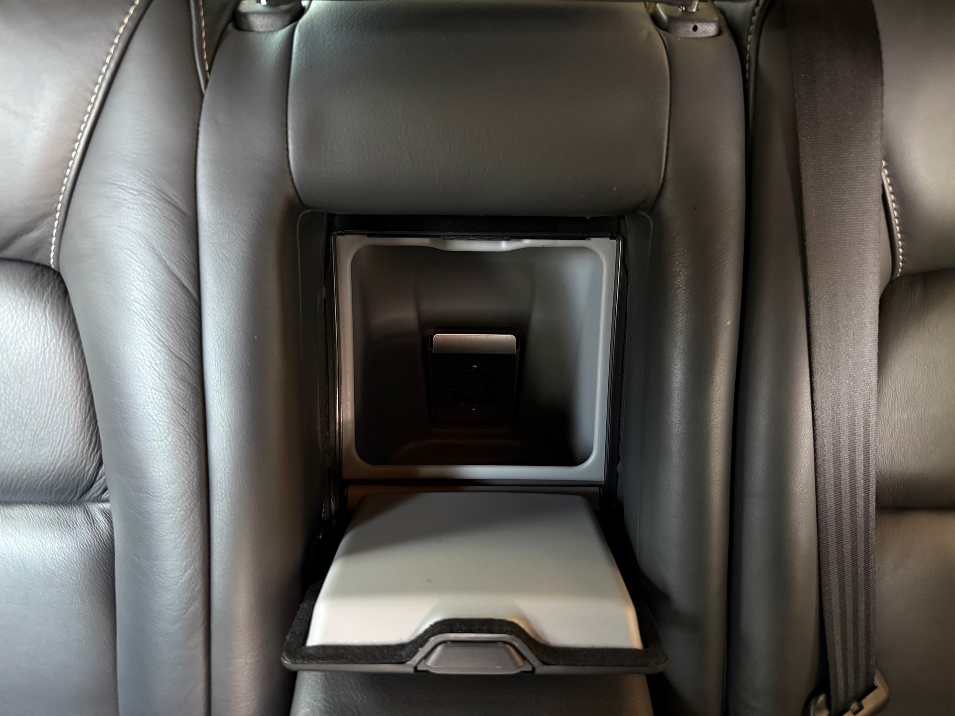 VOLVO S80 4.4 V8 AWD Executive Geartronic-image-13