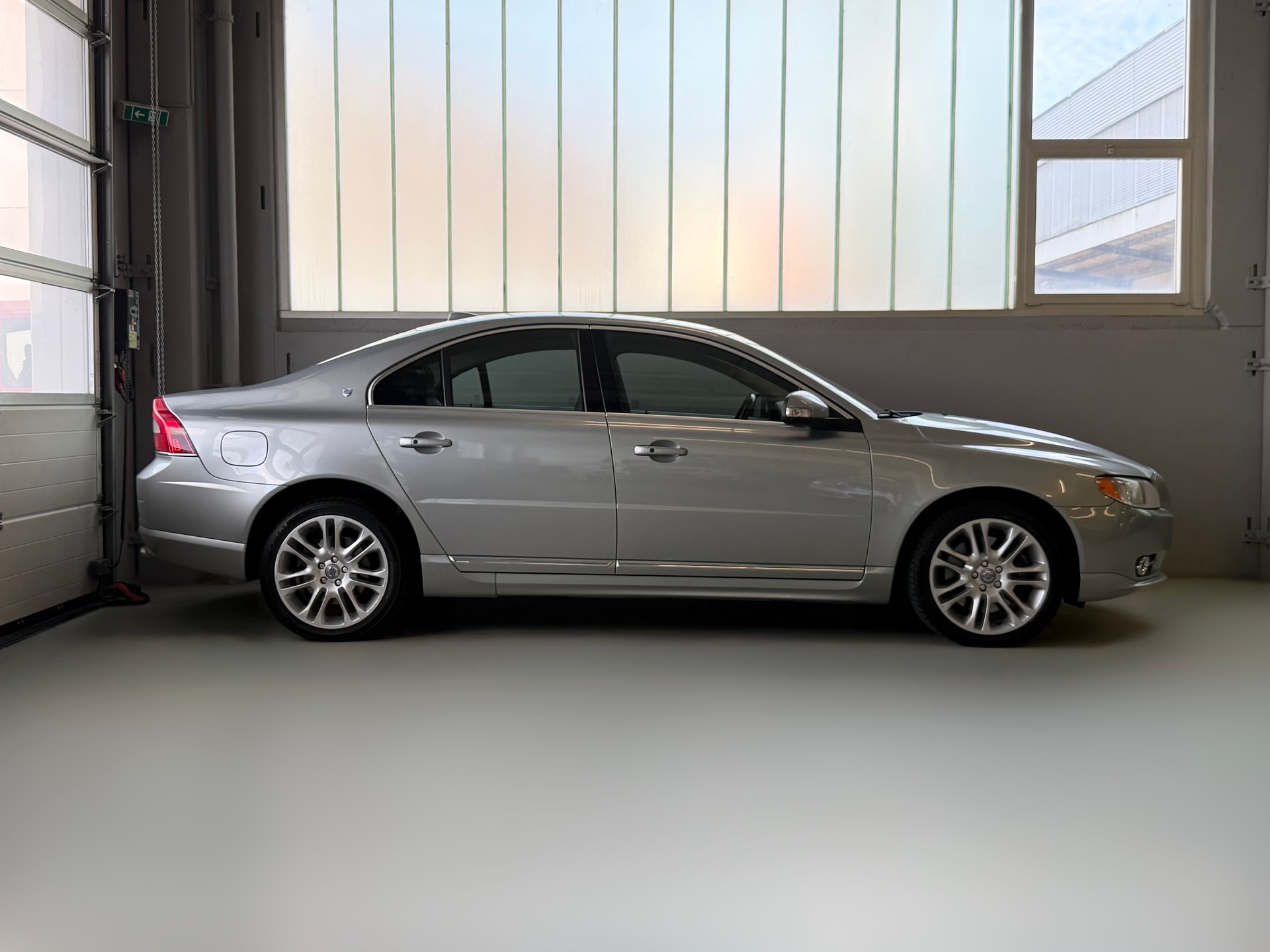 VOLVO S80 4.4 V8 AWD Executive Geartronic-image-3