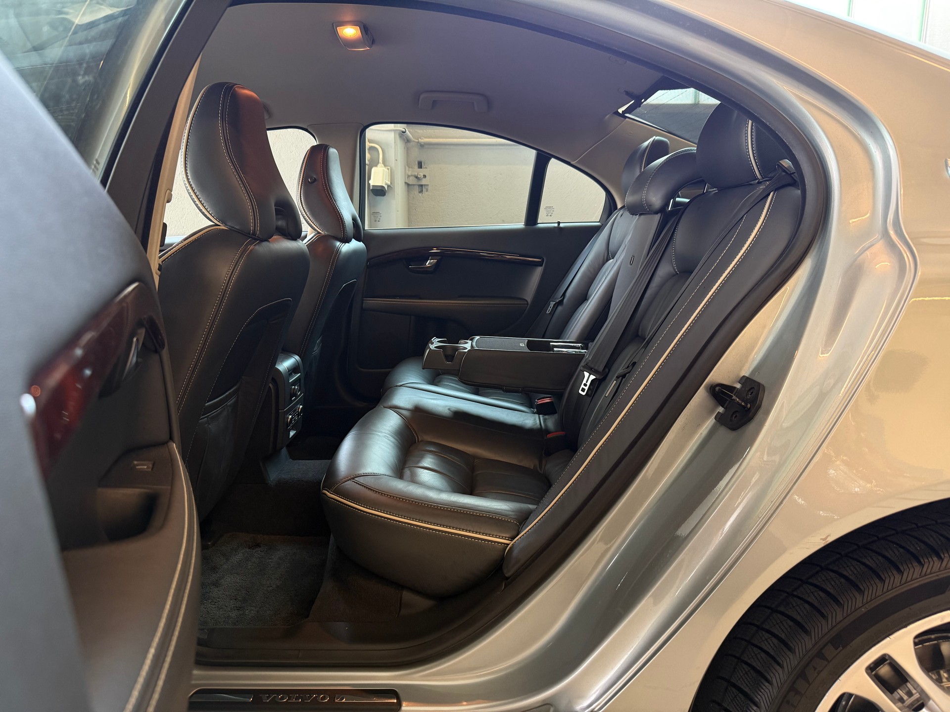 VOLVO S80 4.4 V8 AWD Executive Geartronic-image-10