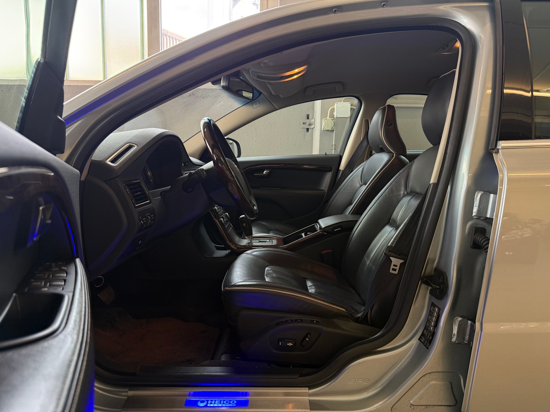 VOLVO S80 4.4 V8 AWD Executive Geartronic-image-9