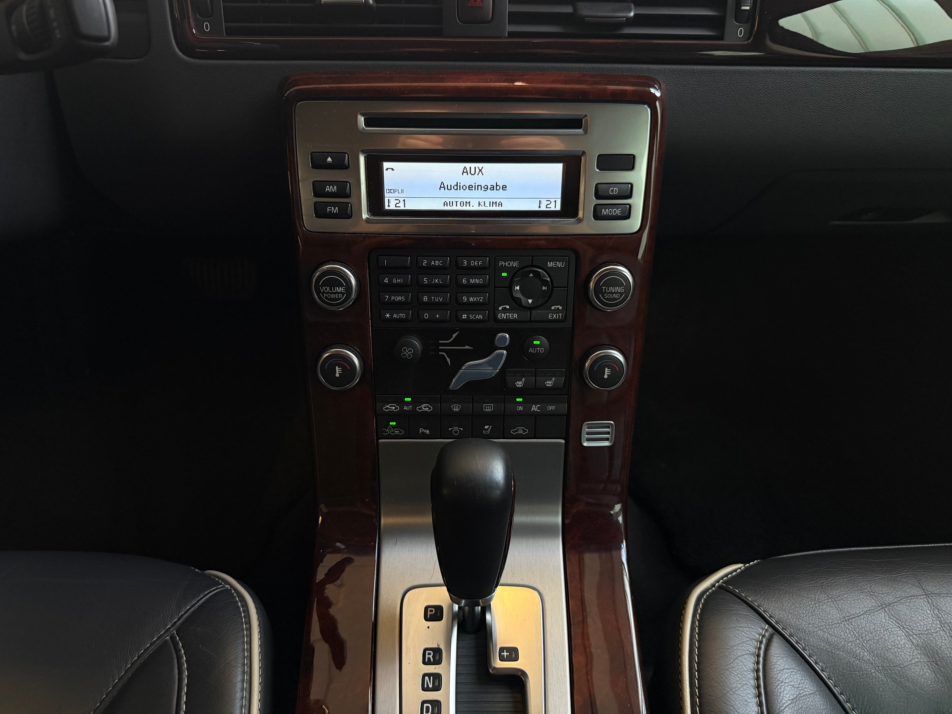 VOLVO S80 4.4 V8 AWD Executive Geartronic-image-15