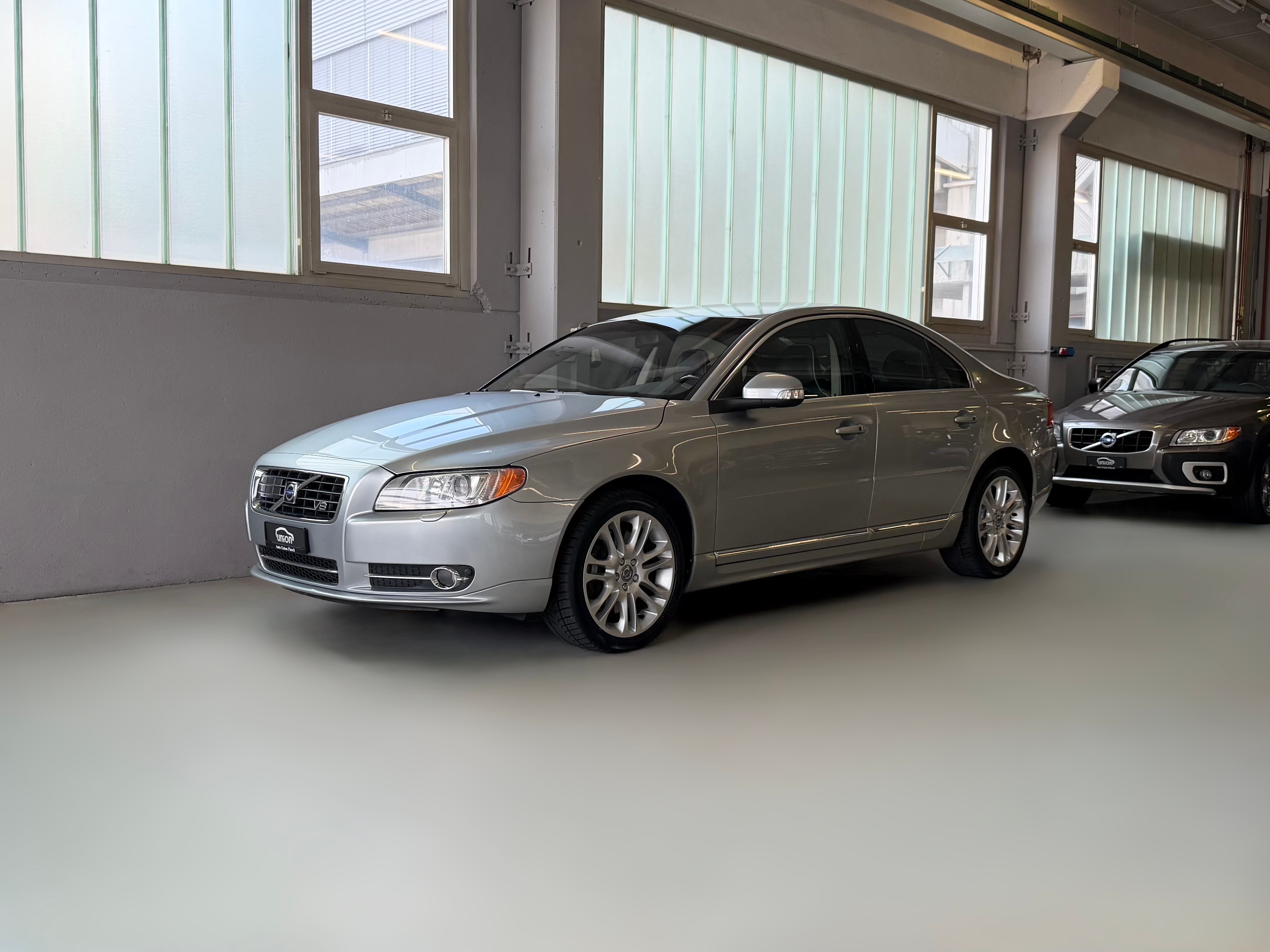 VOLVO S80 4.4 V8 AWD Executive Geartronic — slika 1