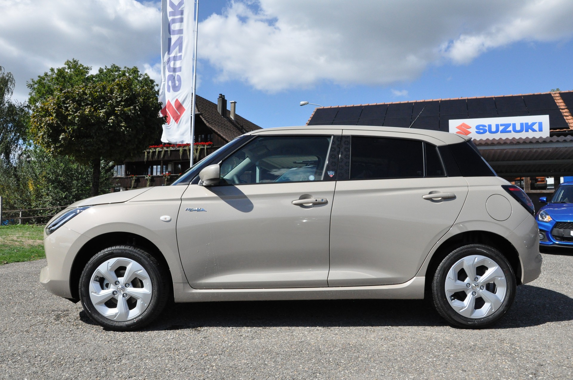 SUZUKI Swift 1.2 Piz Sulai Hybrid 4x4-image-2
