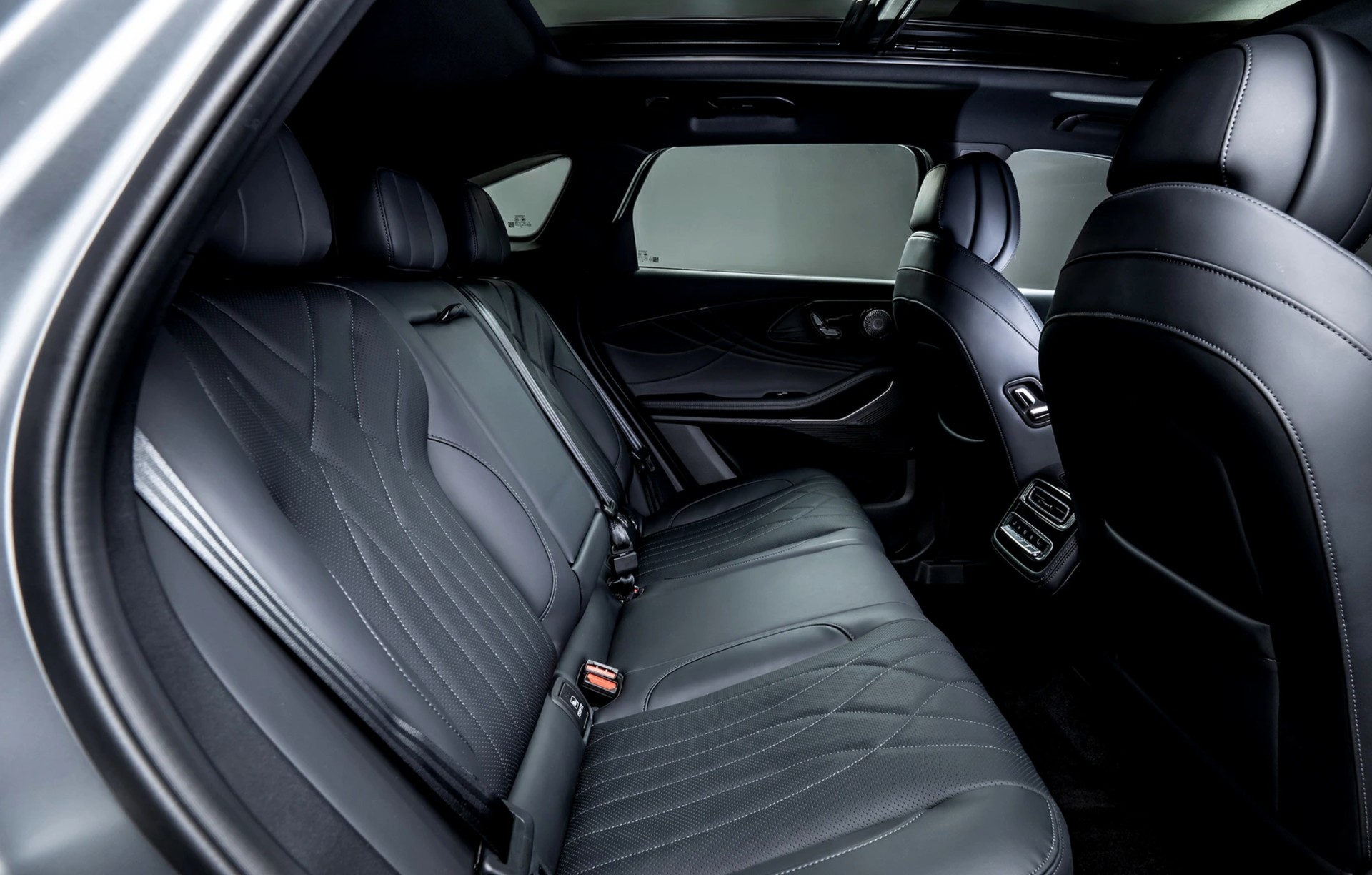 OMODA 9 1.5 T-GDI Exclusive Super Hybrid PHEV AWD 537PS-showroom-element-2