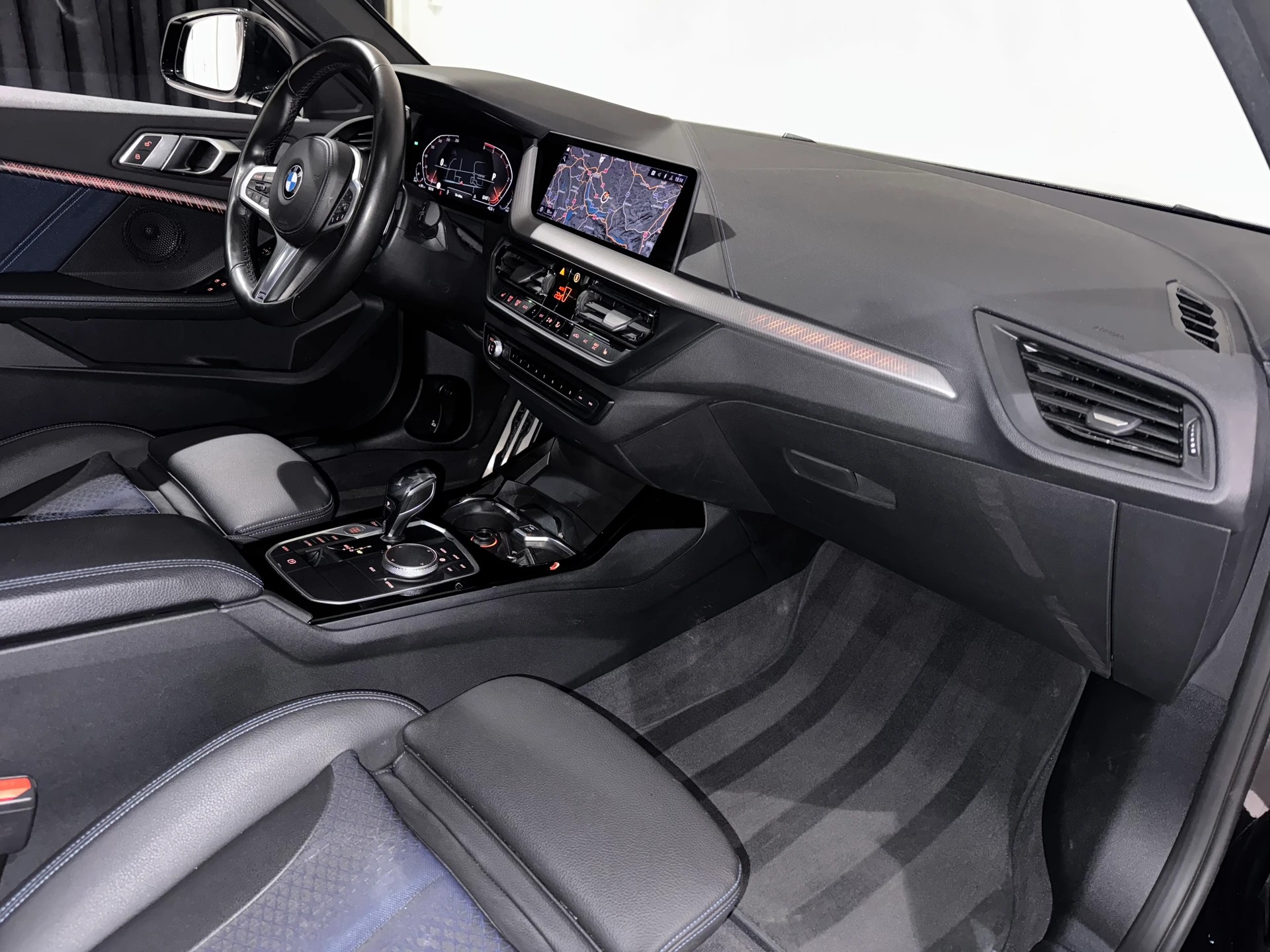 BMW 120d xDrive Steptronic M Sport-image-10