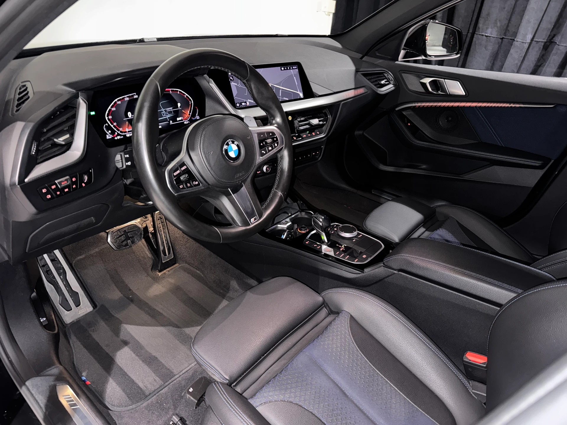 BMW 120d xDrive Steptronic M Sport-image-9
