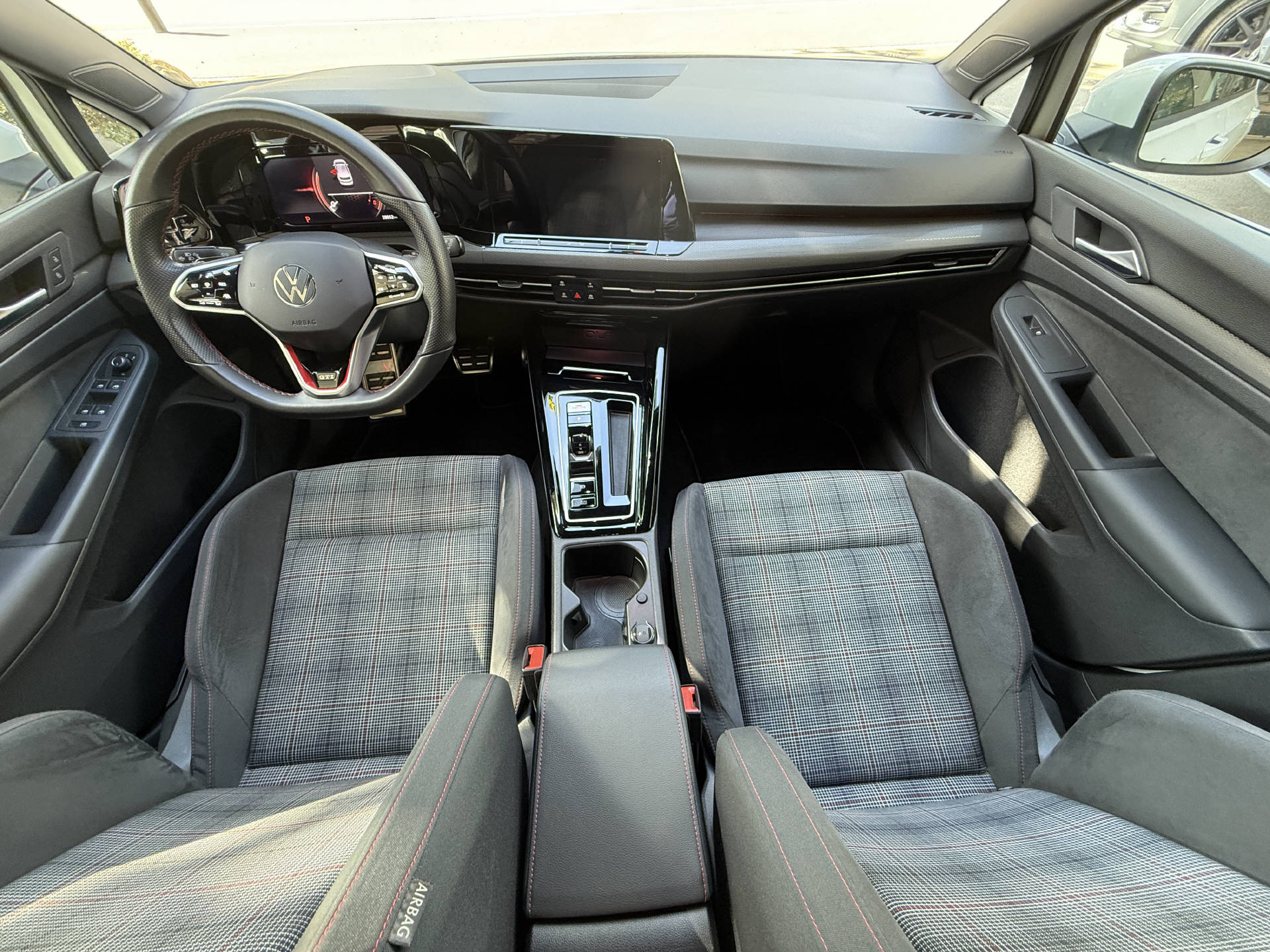 VW Golf VIII 2.0 TSI GTI DSG-image-7