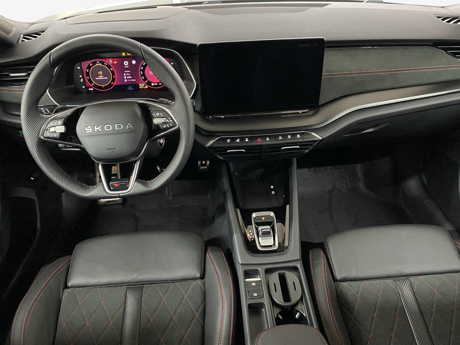 SKODA Octavia Combi 2.0 TSI DSG RS 30 Years Edition-image-8
