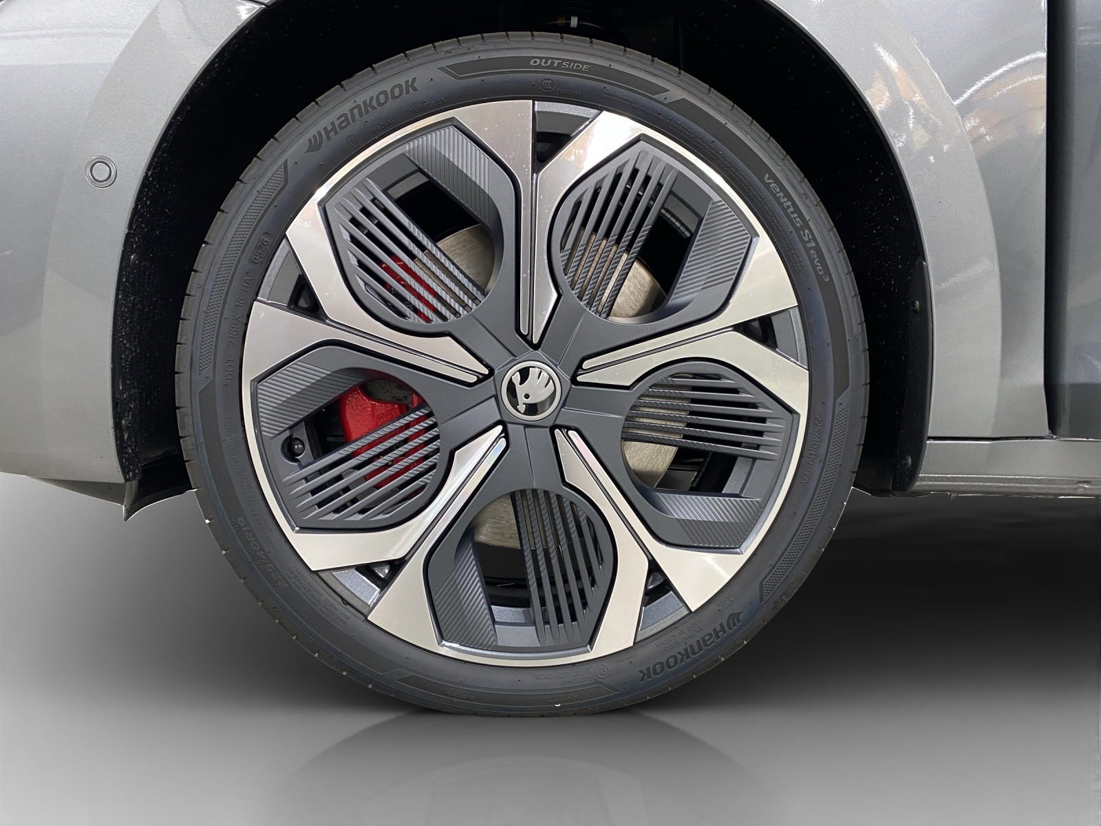 SKODA Octavia Combi 2.0 TSI DSG RS 30 Years Edition-image-15