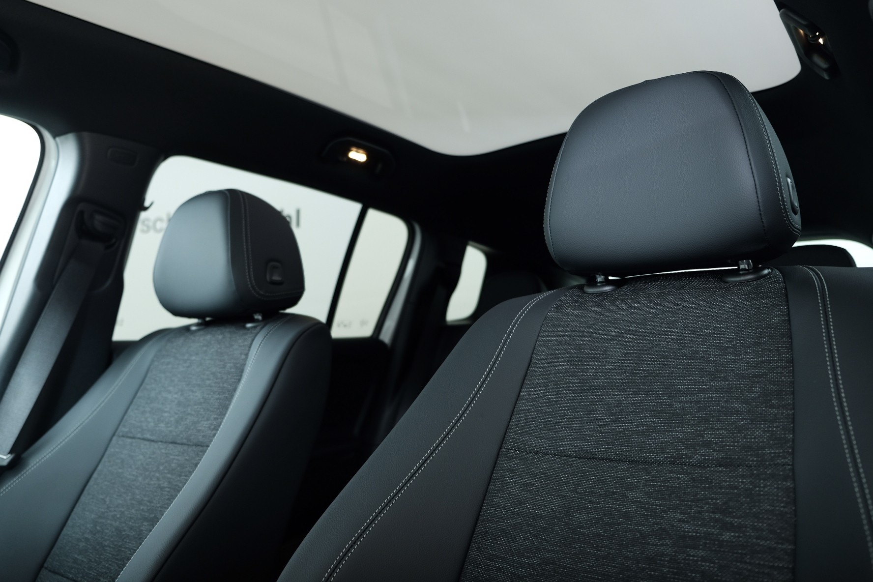 MERCEDES-BENZ GLB 220 4Matic X248-image-10