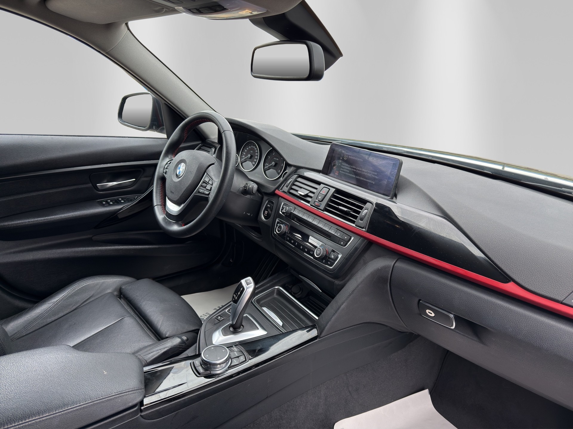 BMW 320d xDrive Touring Sport Line Steptronic-image-12